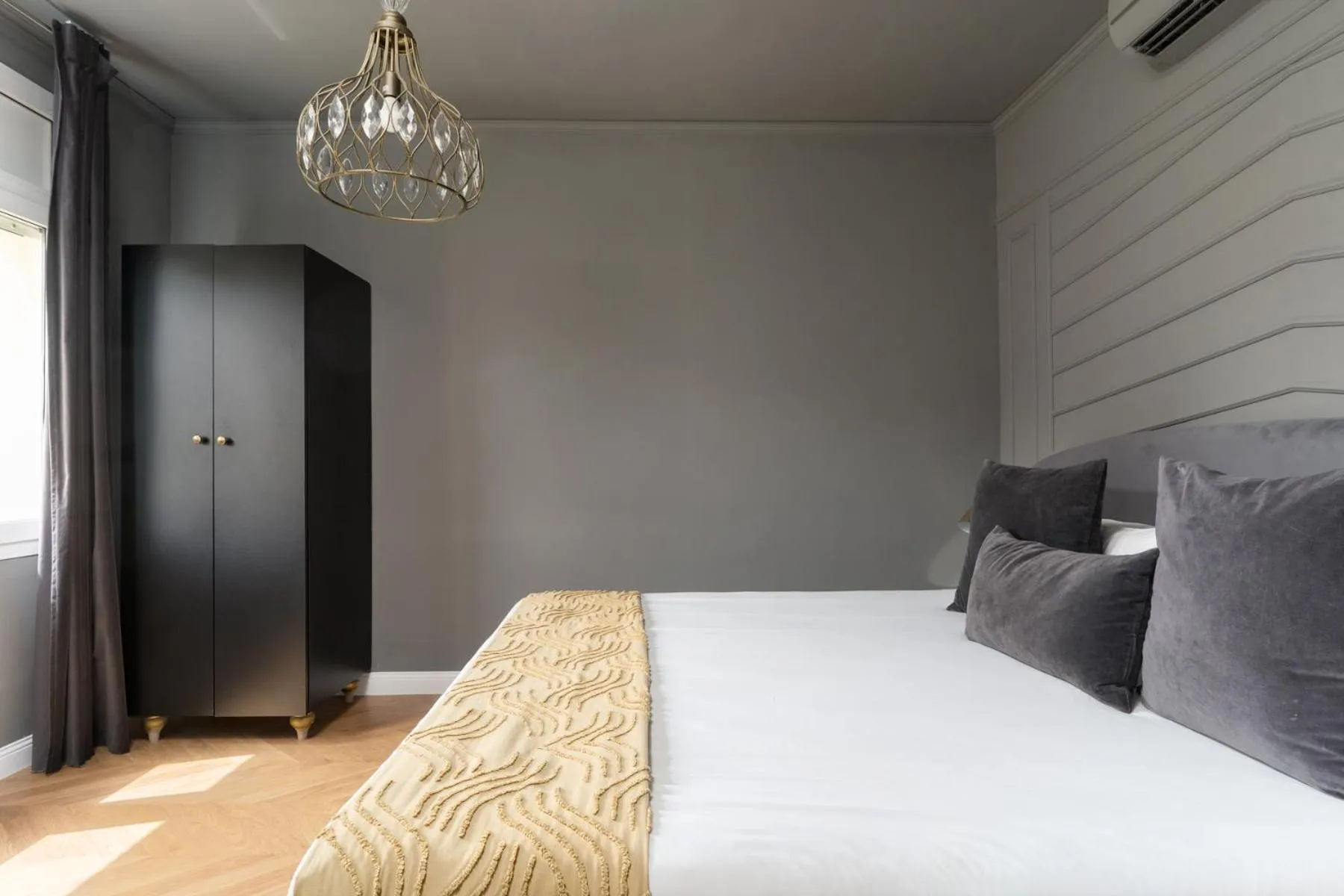 Photo of the whole room, Bed in TSA Gran Via