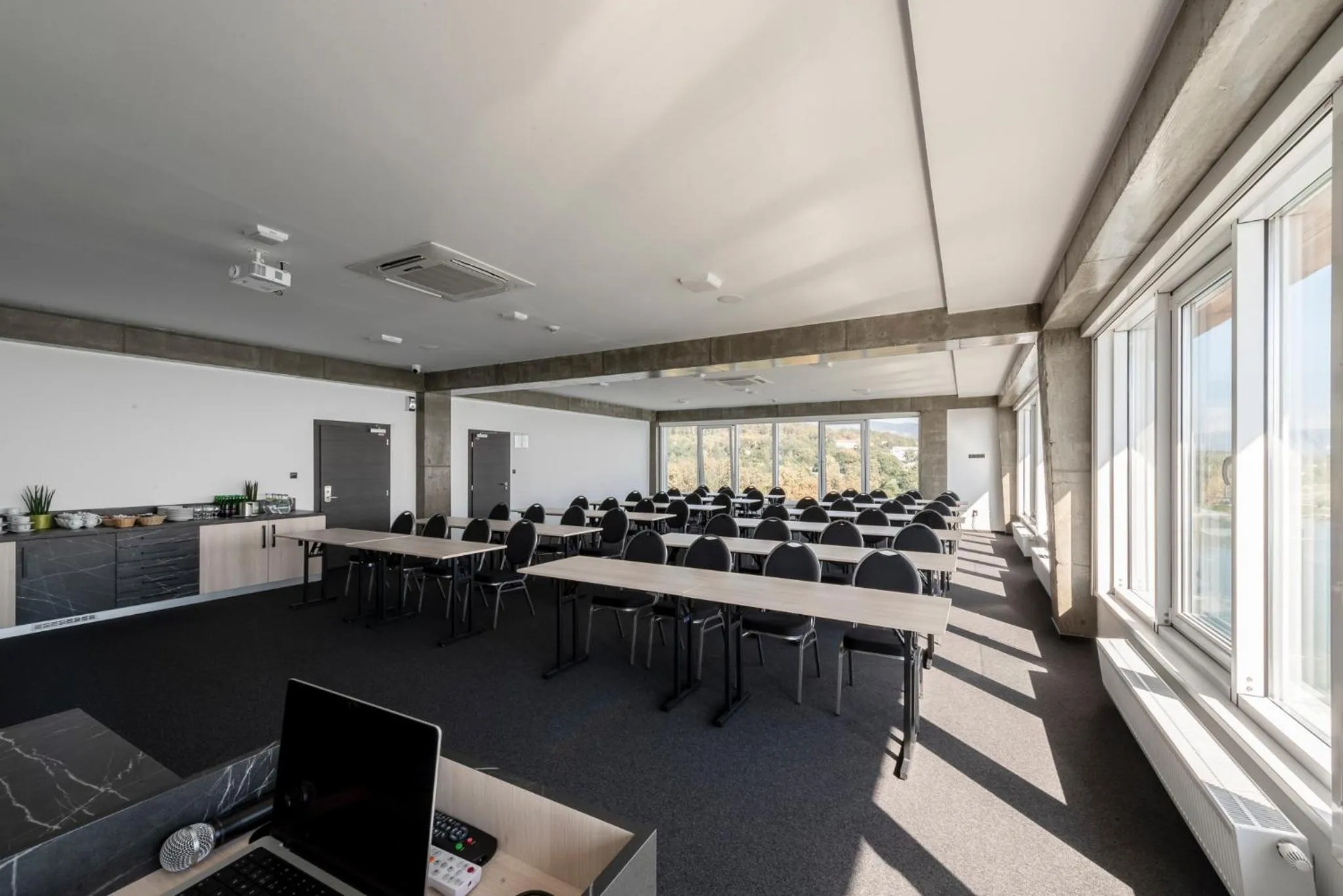 Business facilities in Hotel Glamour