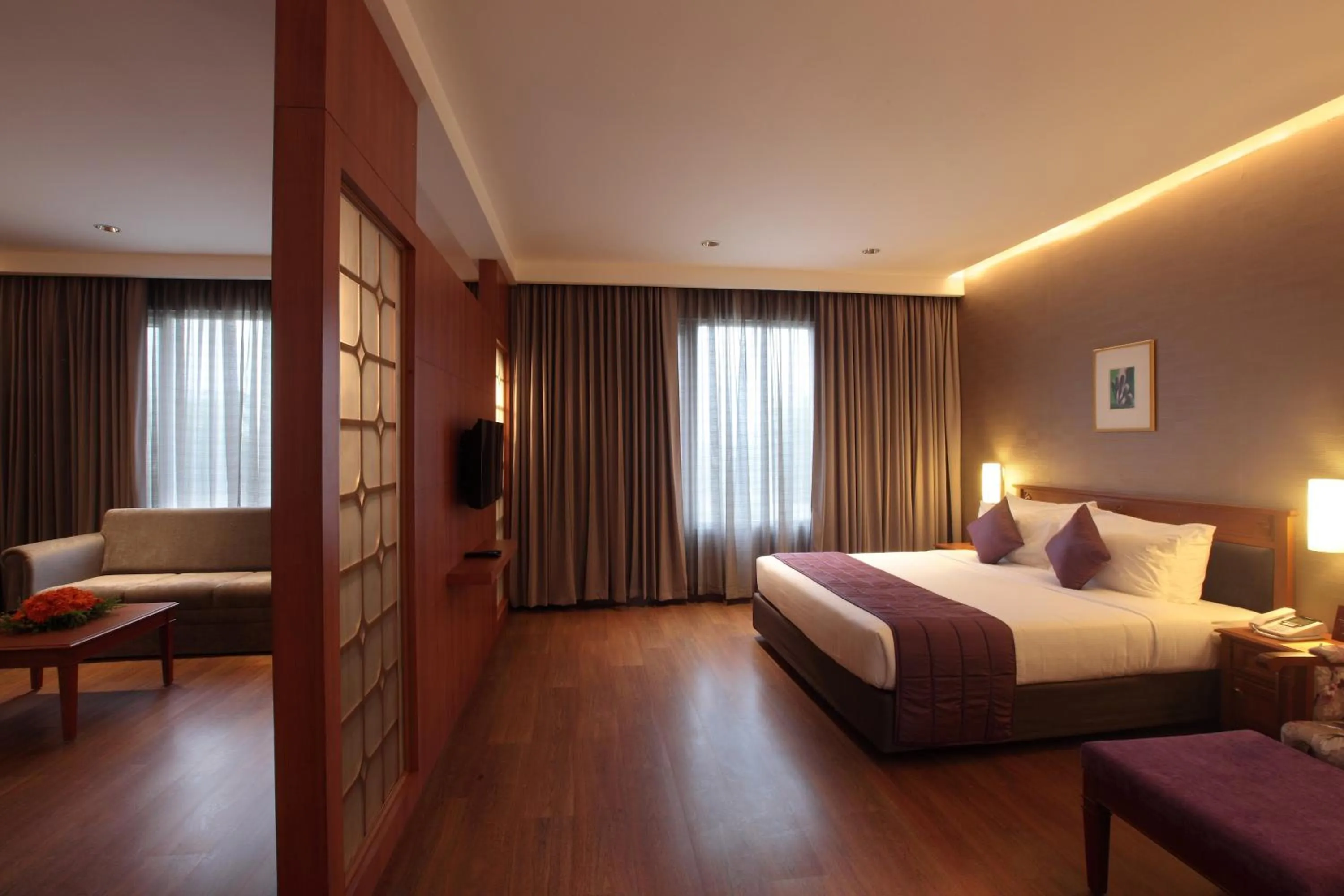 Bed in Monsoon Empress Kochi