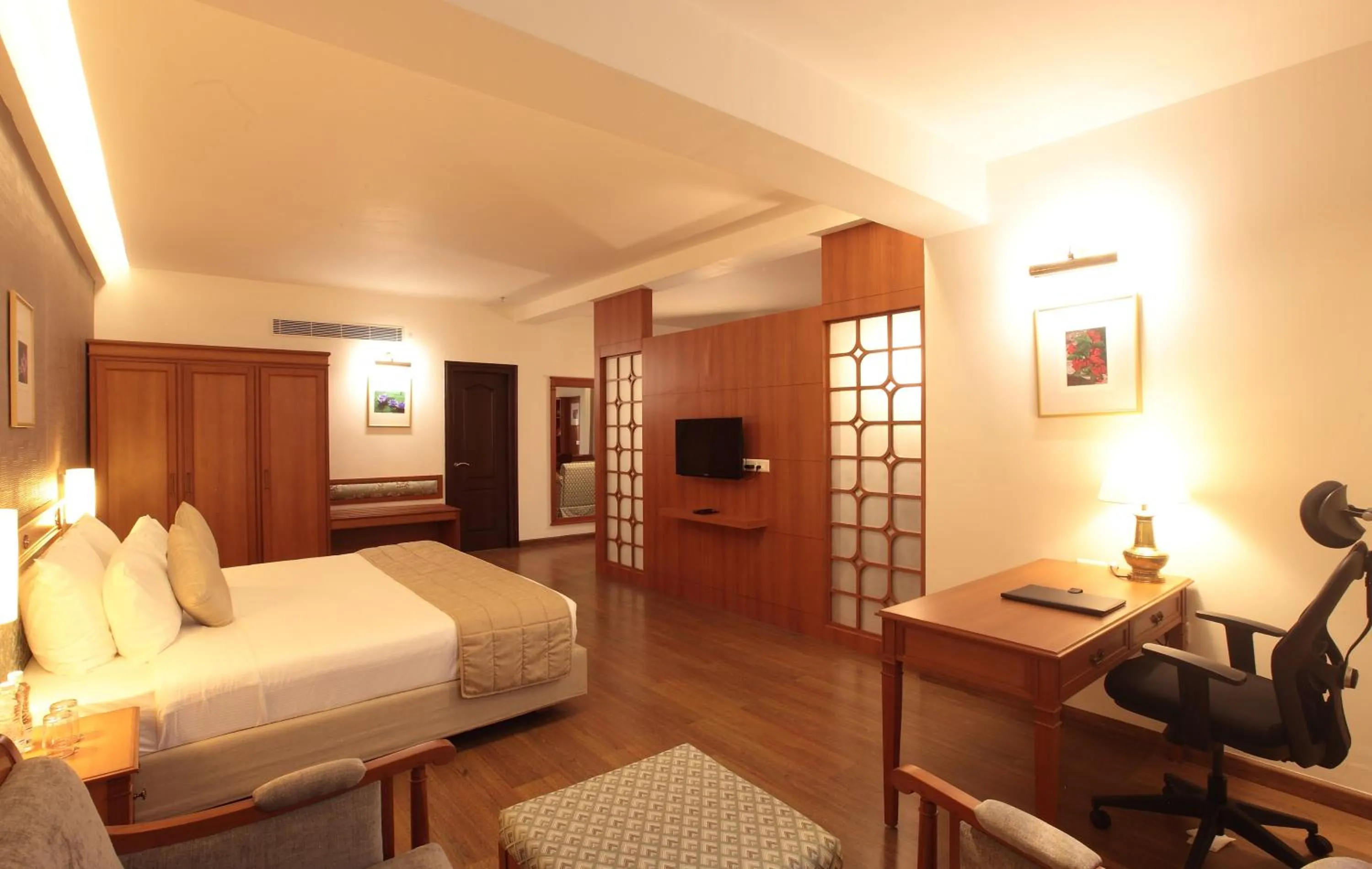 Bed in Monsoon Empress Kochi