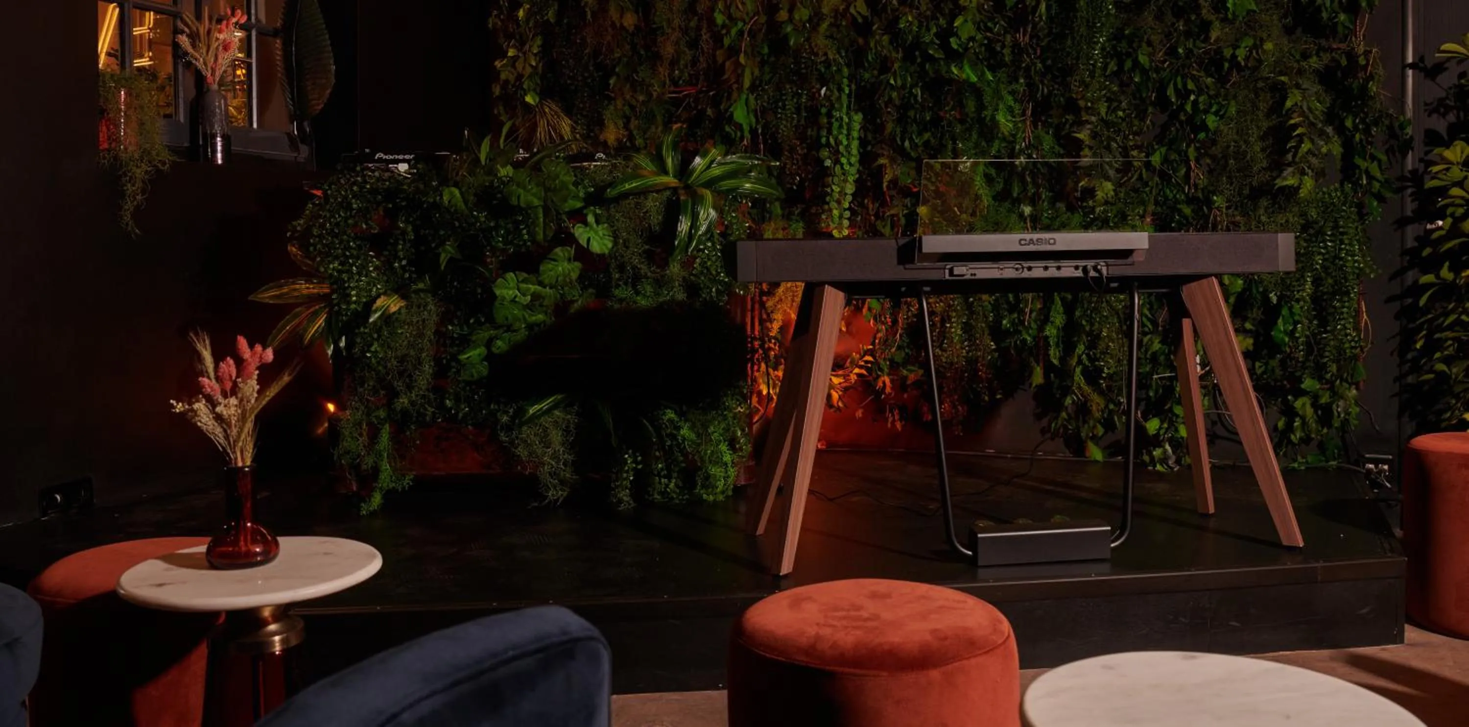 Restaurant/places to eat in Kube Hôtel Paris