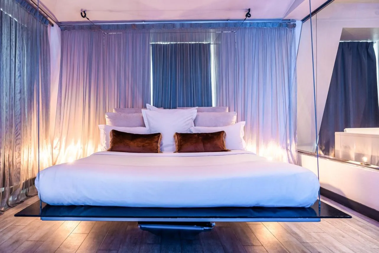 Bed in Kube Hôtel Paris