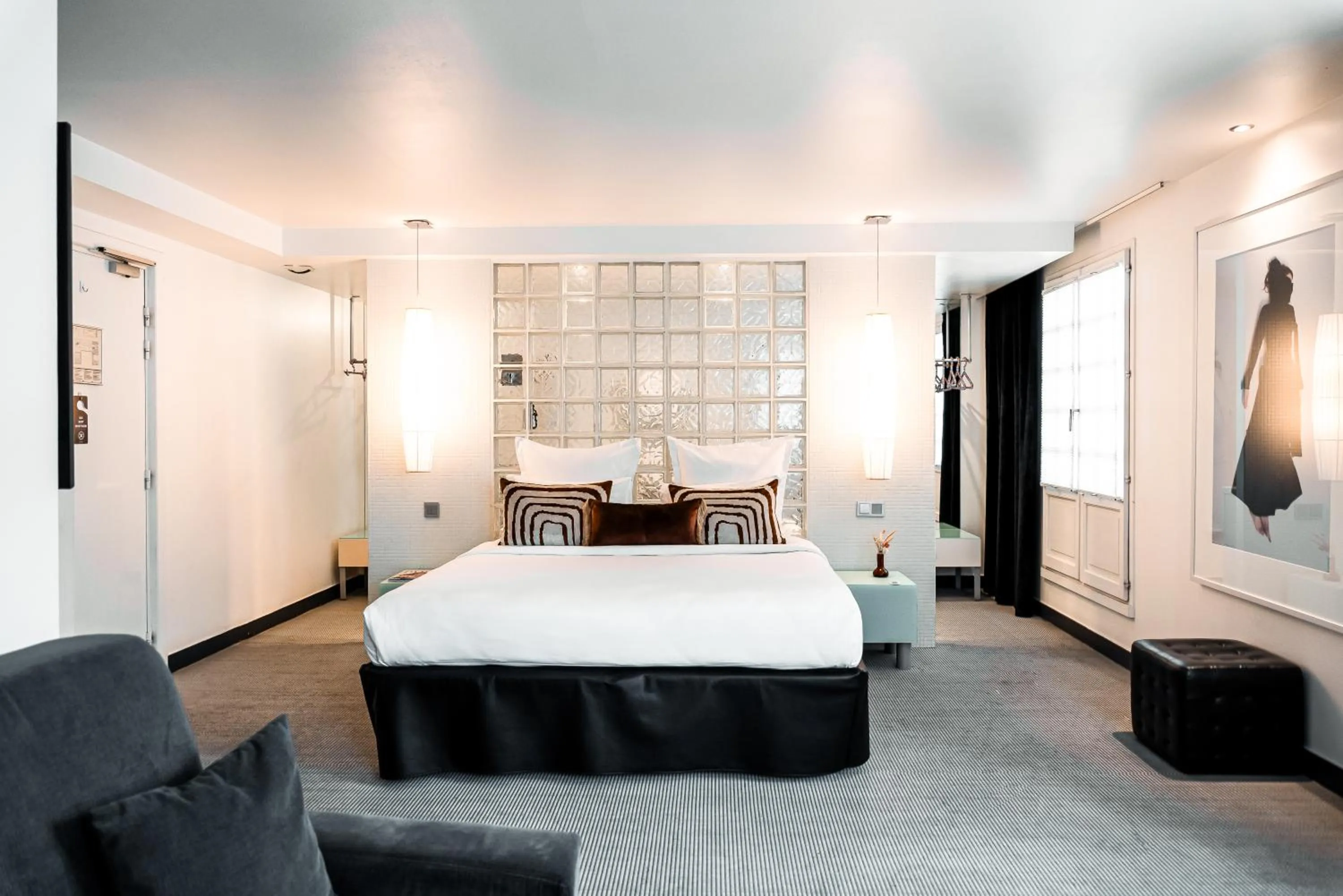 Bed in Kube Hôtel Paris