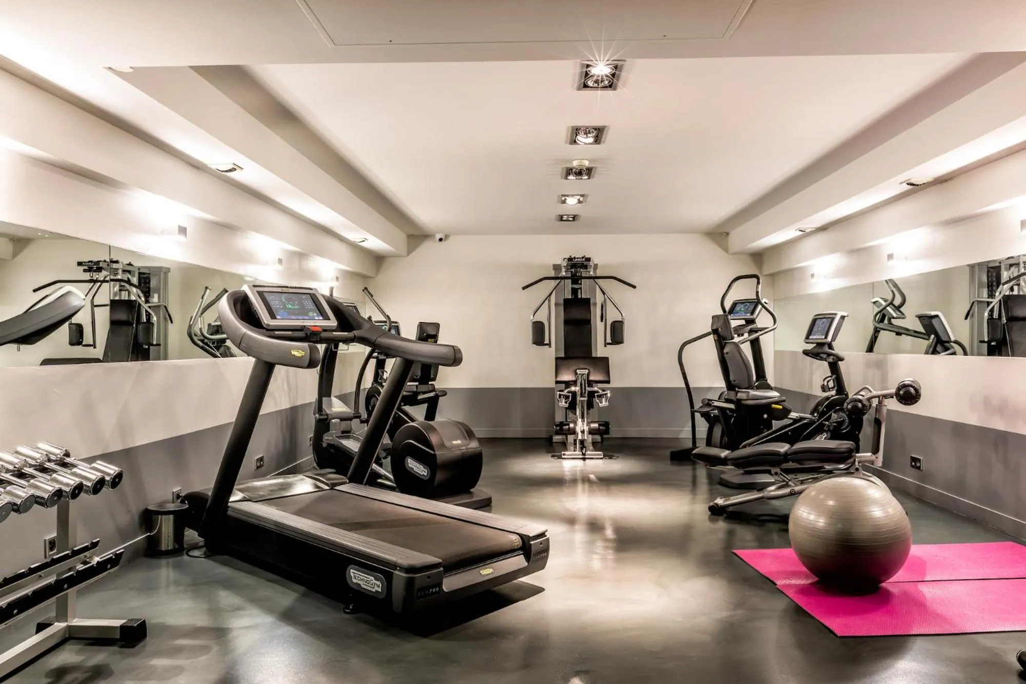 Fitness centre/facilities in Kube Hôtel Paris