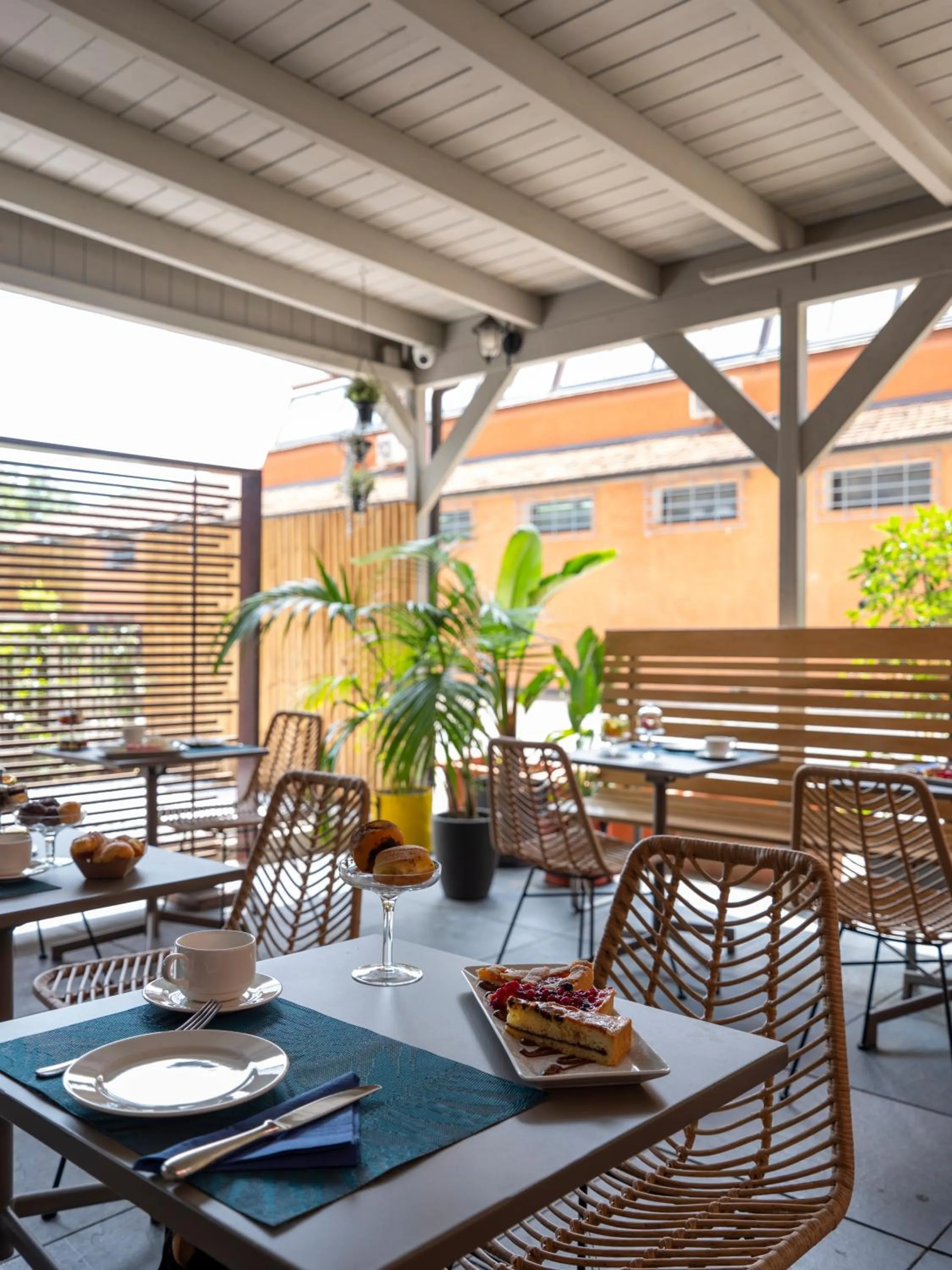 Breakfast in Elizabeth Lifestyle Hotel