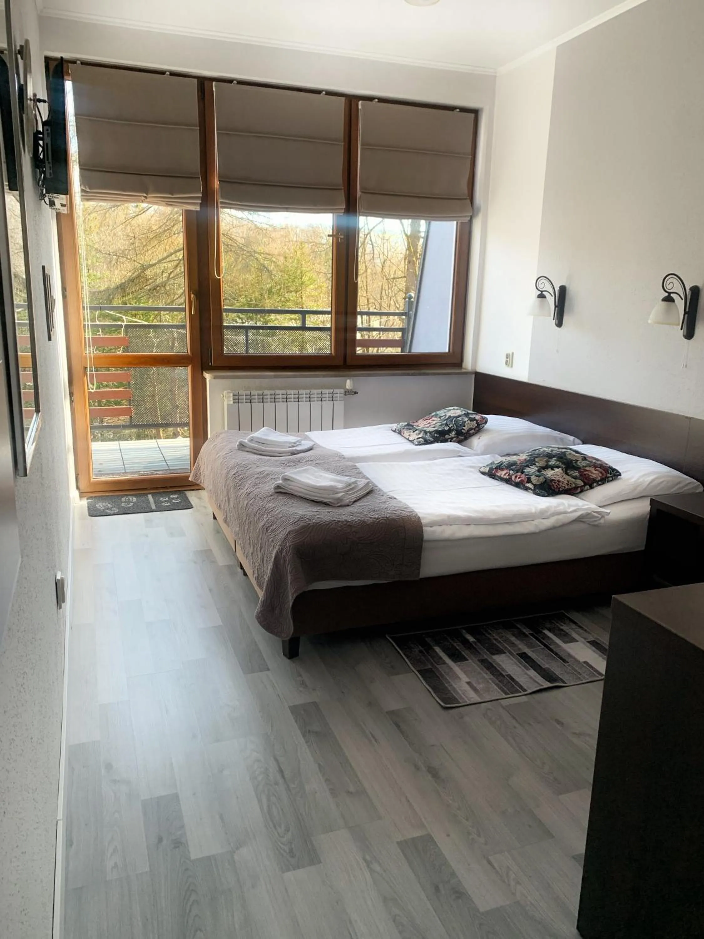 Photo of the whole room, Bed in H&R Polaris Szczawnica