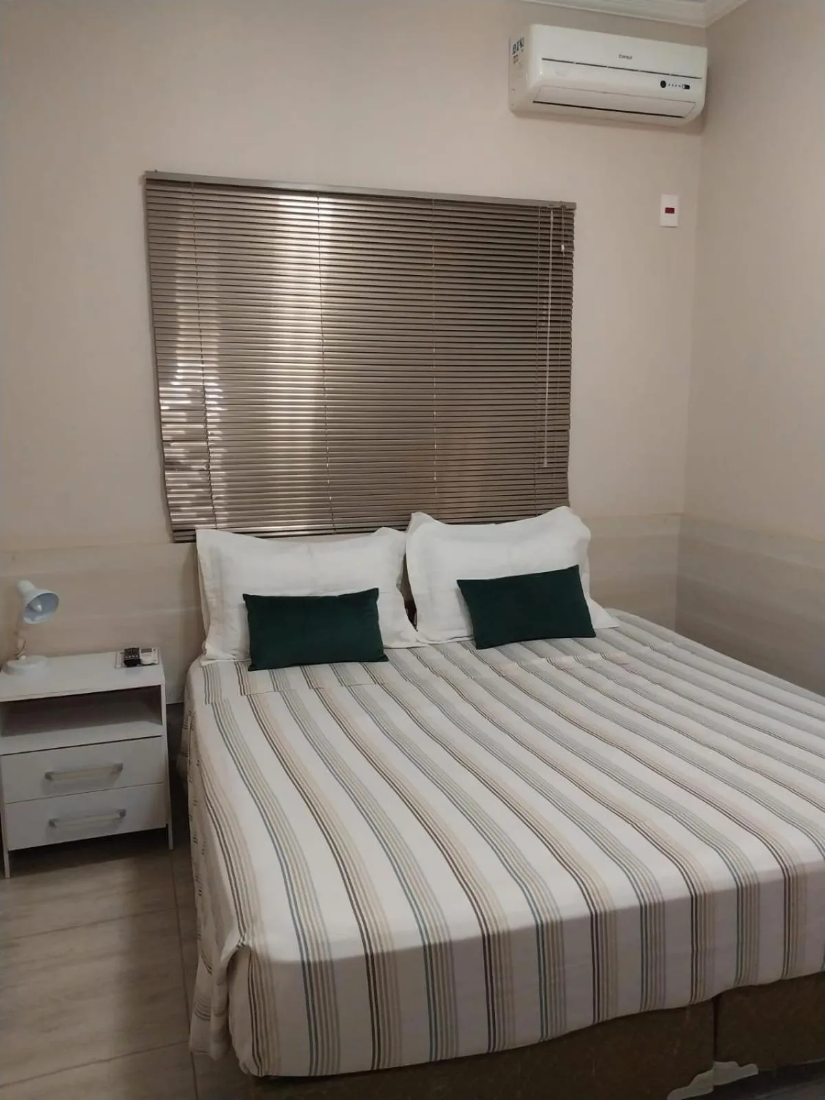 Bed in Leme Plaza Hotel