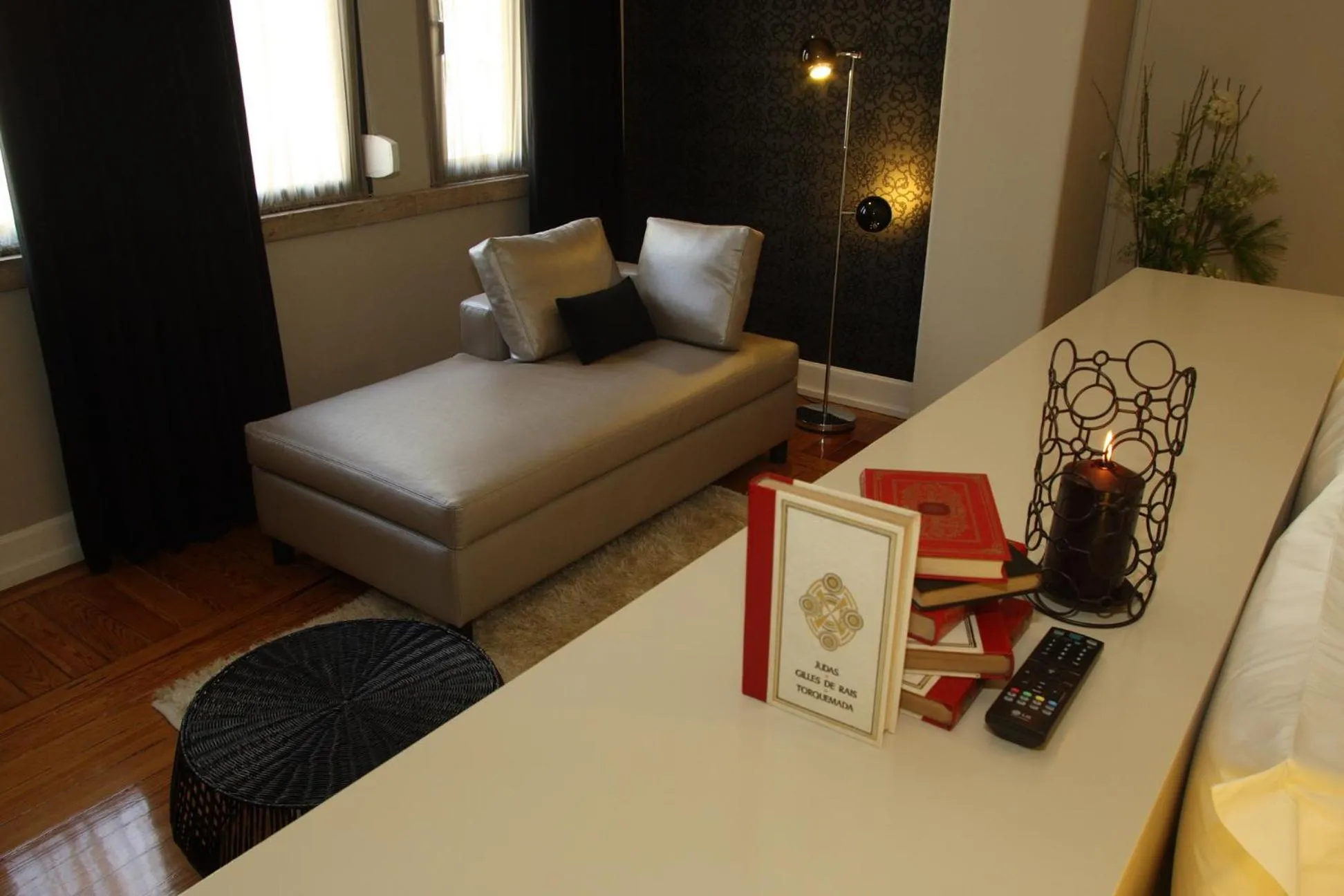 Seating area, Bed in Castilho House