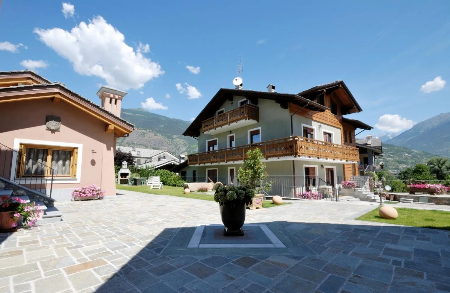 Property building in Au Petit Chevrot