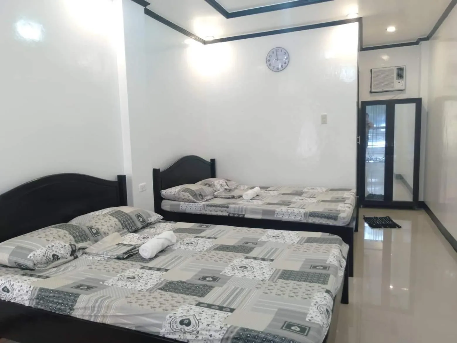 Bed in Strangers Inn&Bar