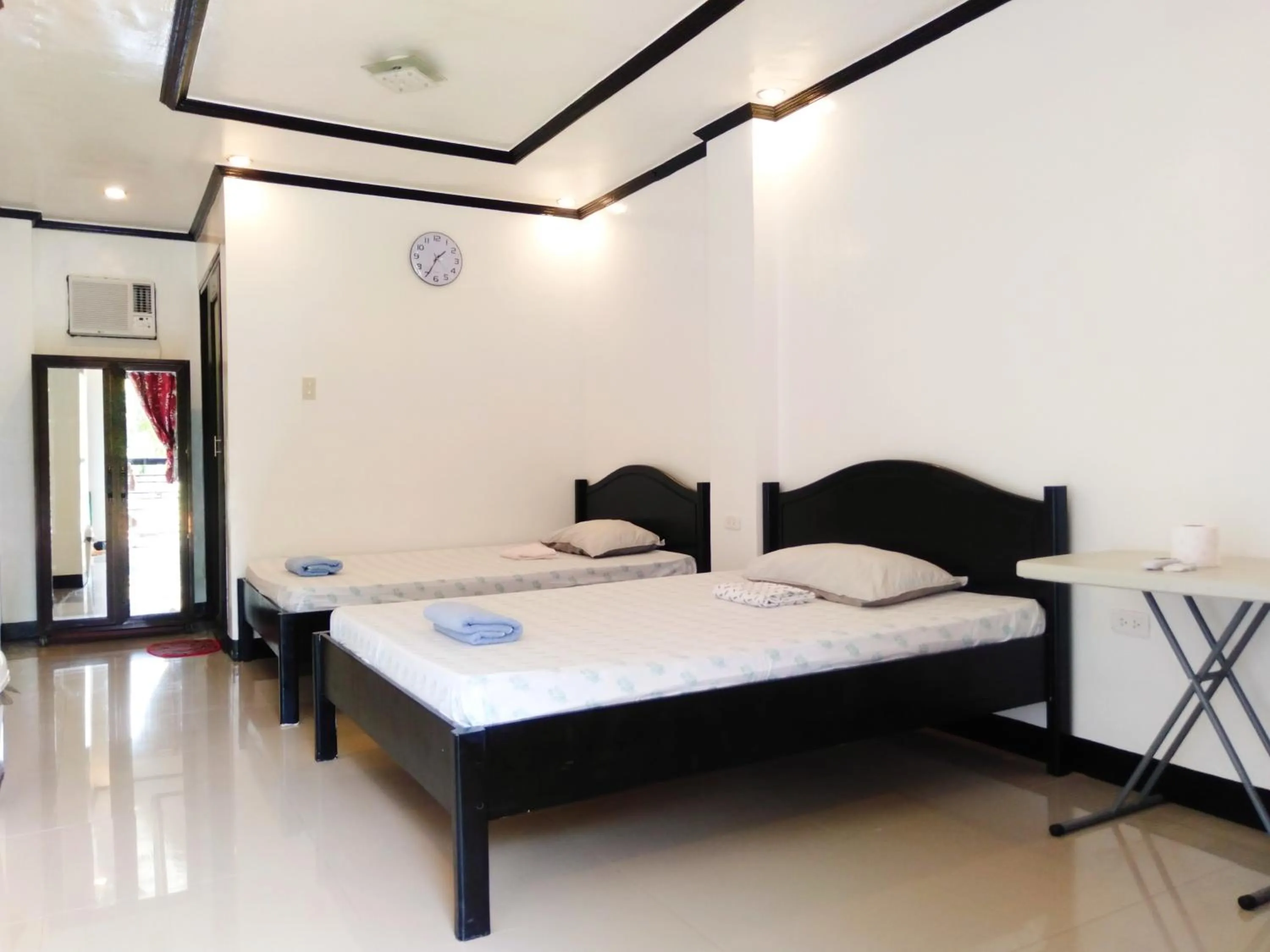 Bed in Strangers Inn&Bar