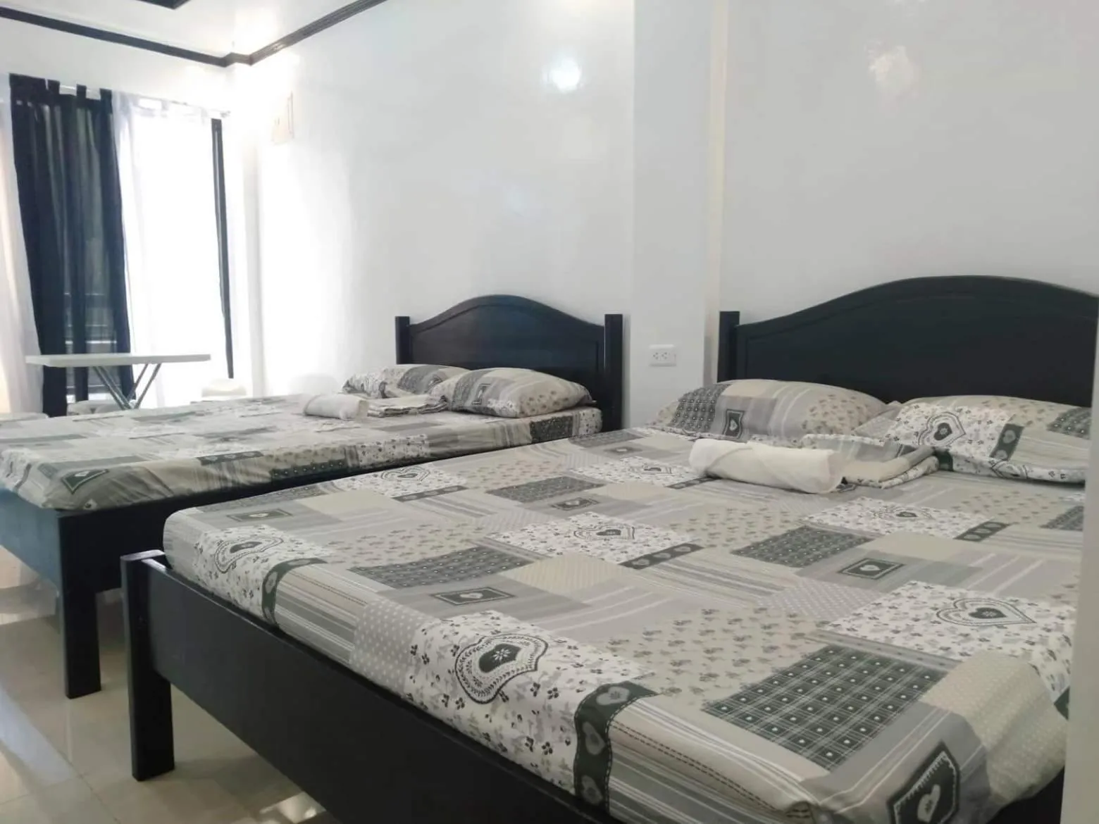 Bed in Strangers Inn&Bar