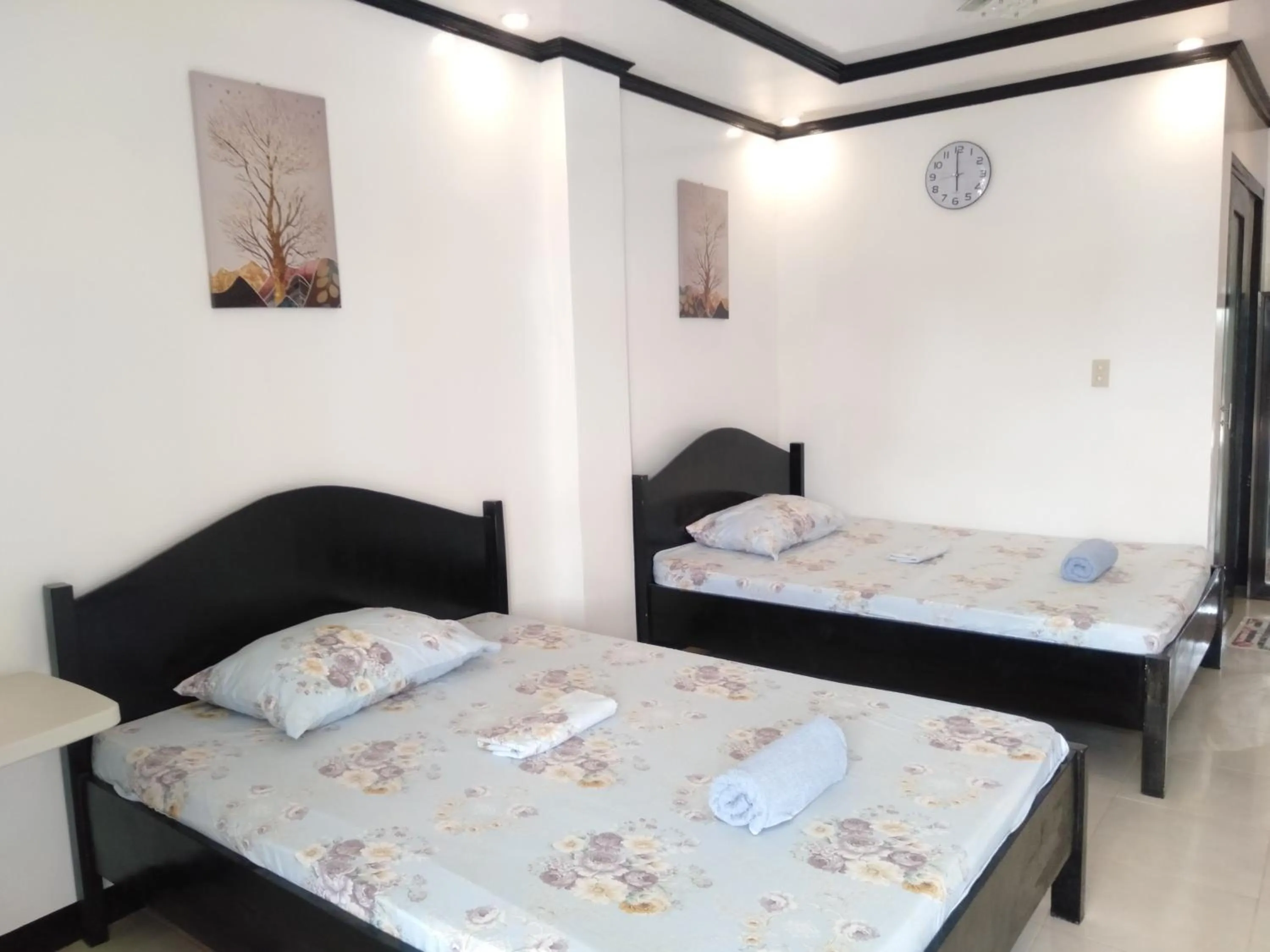 Bed in Strangers Inn&Bar