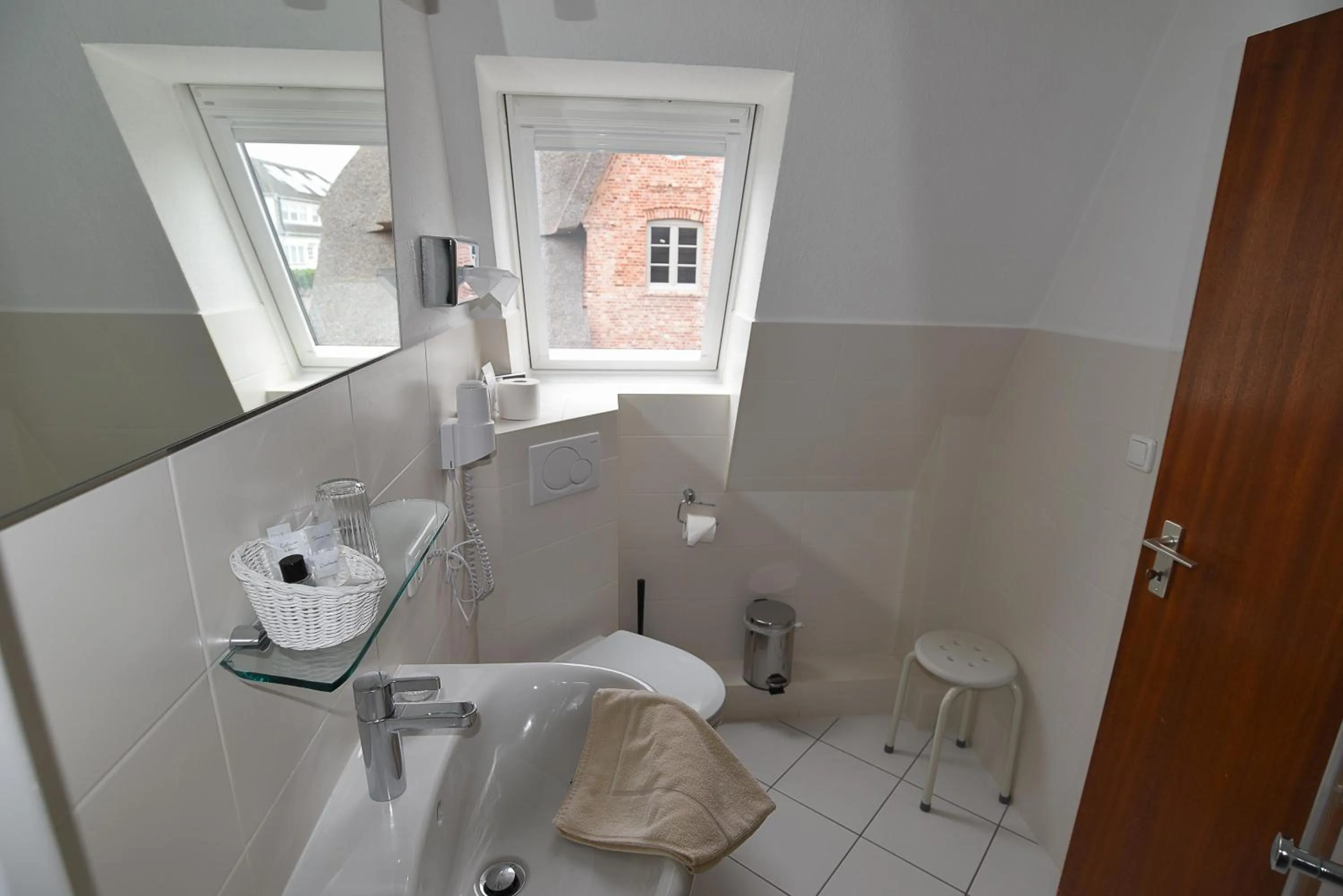 Bathroom in Pension Luuward 3 Sterne superior Hotel