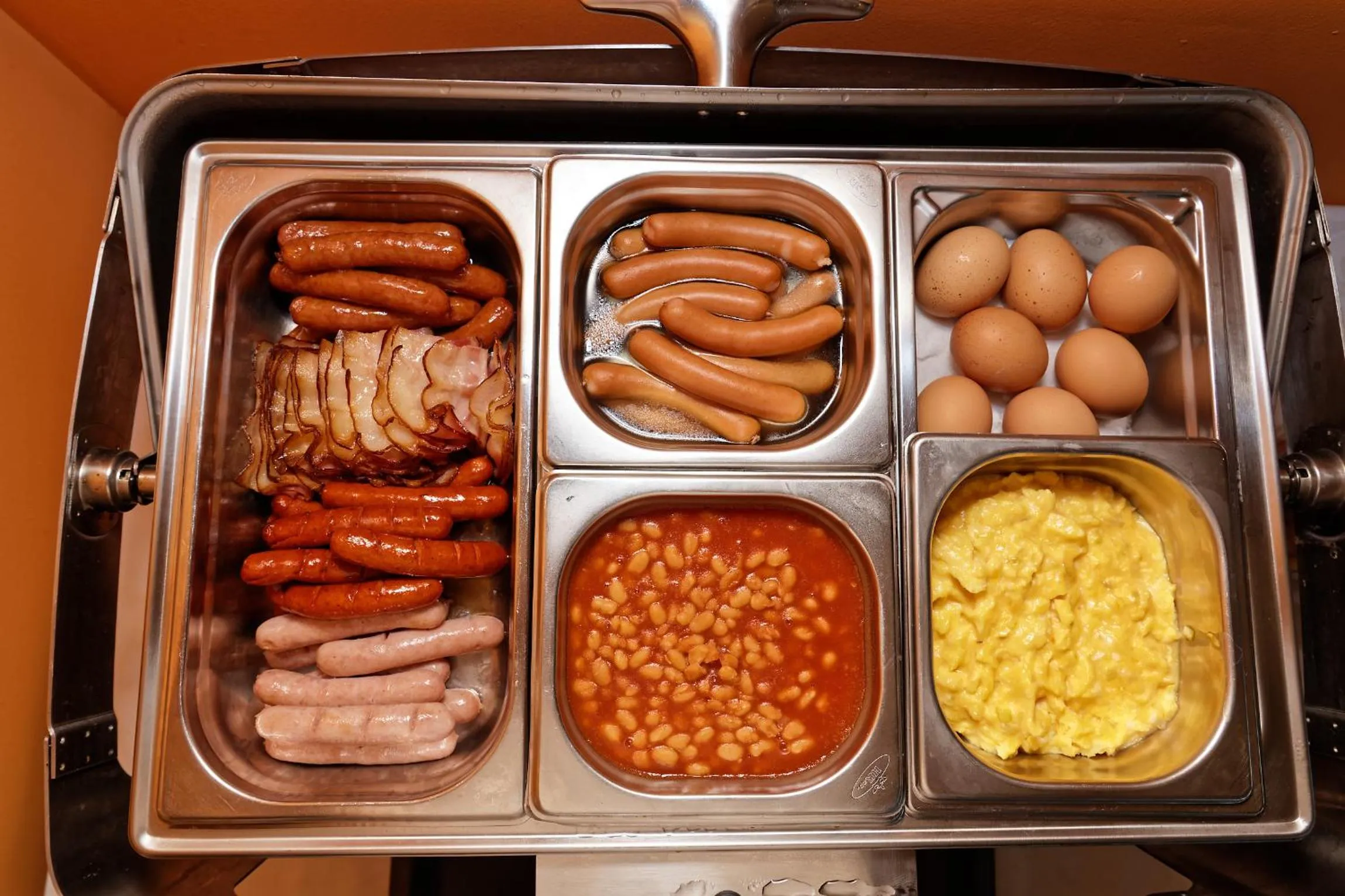 Food and drinks in Hotel Max Inn