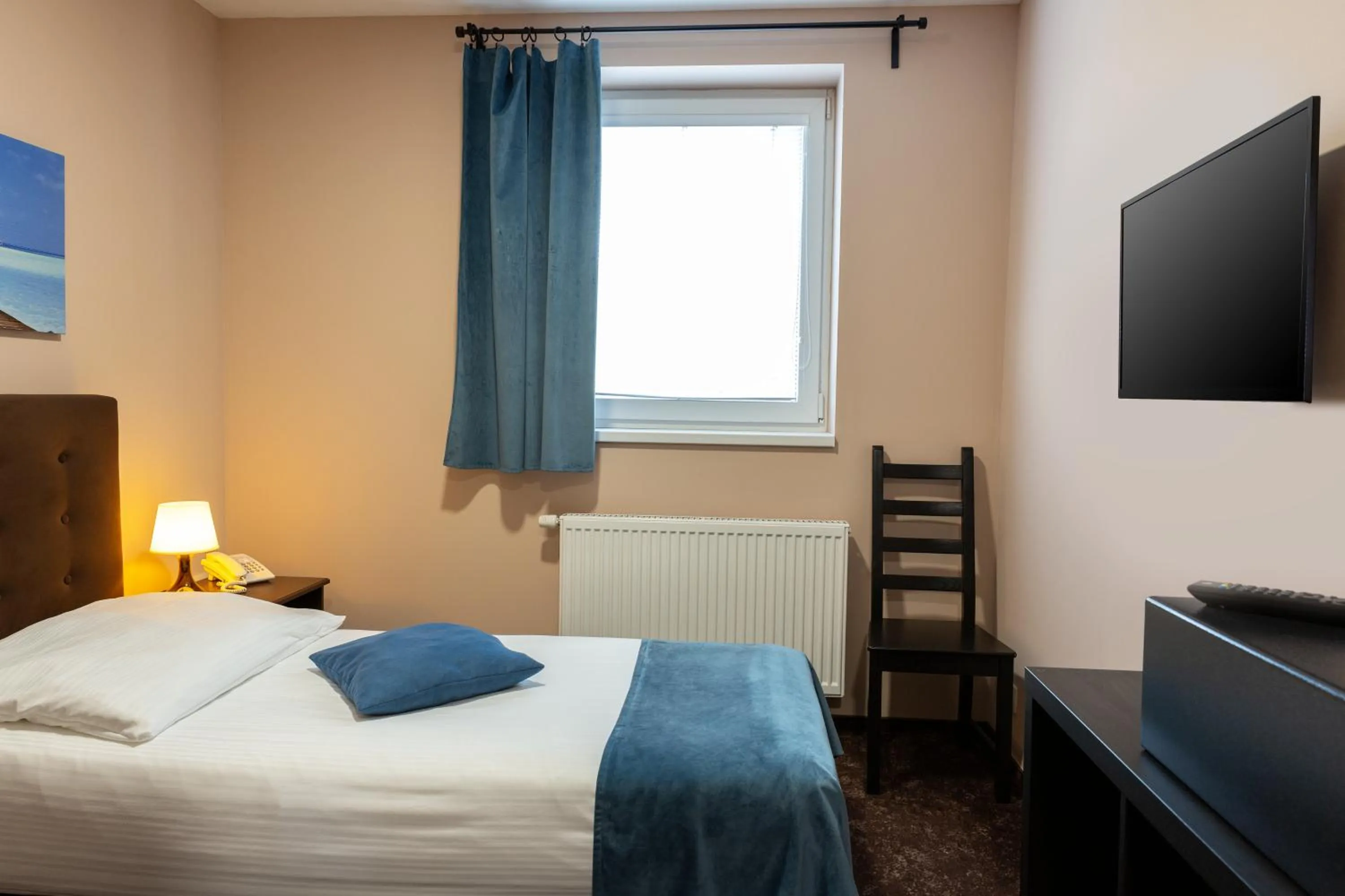 Bed in Hotel Max Inn