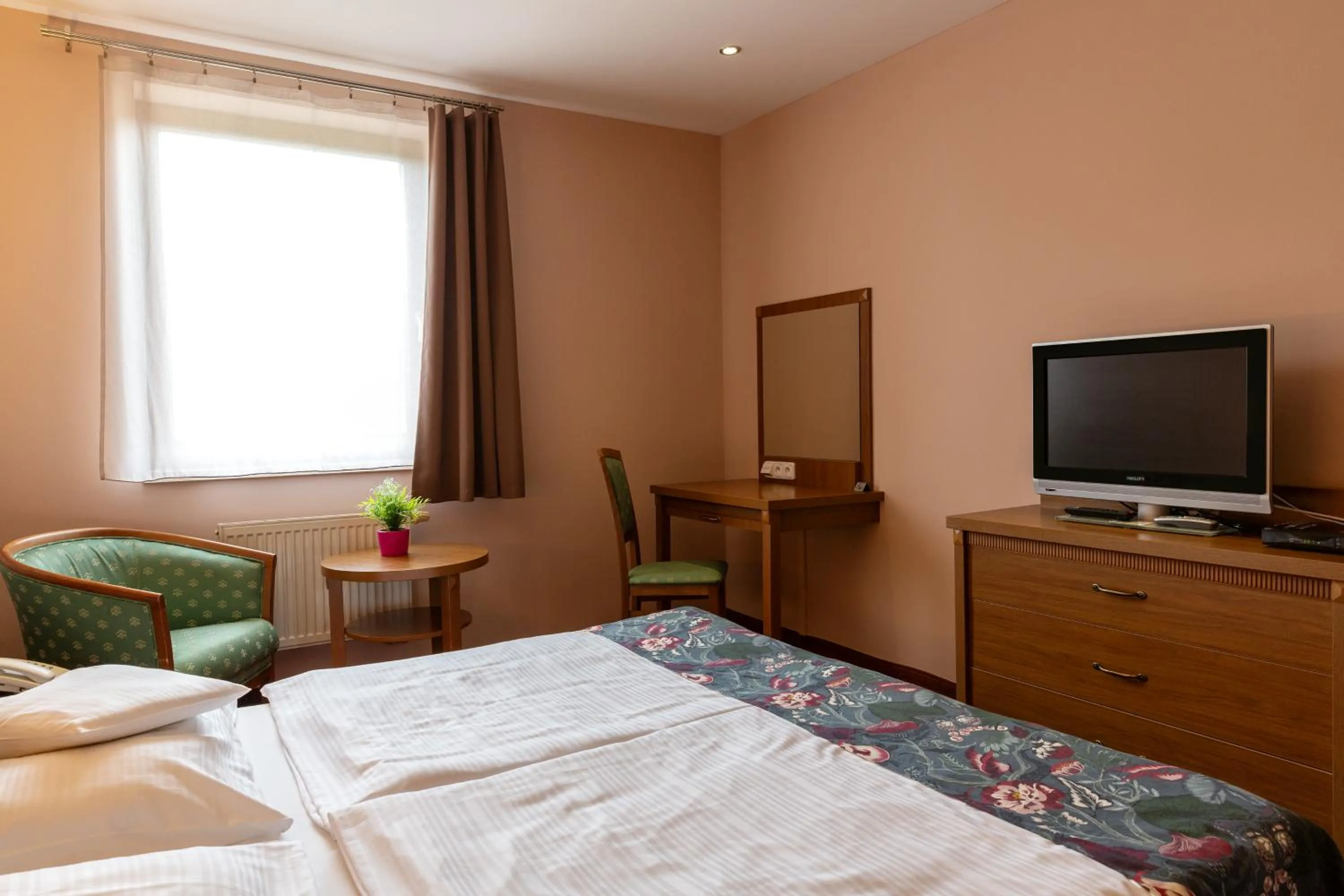 Bed in Hotel Max Inn