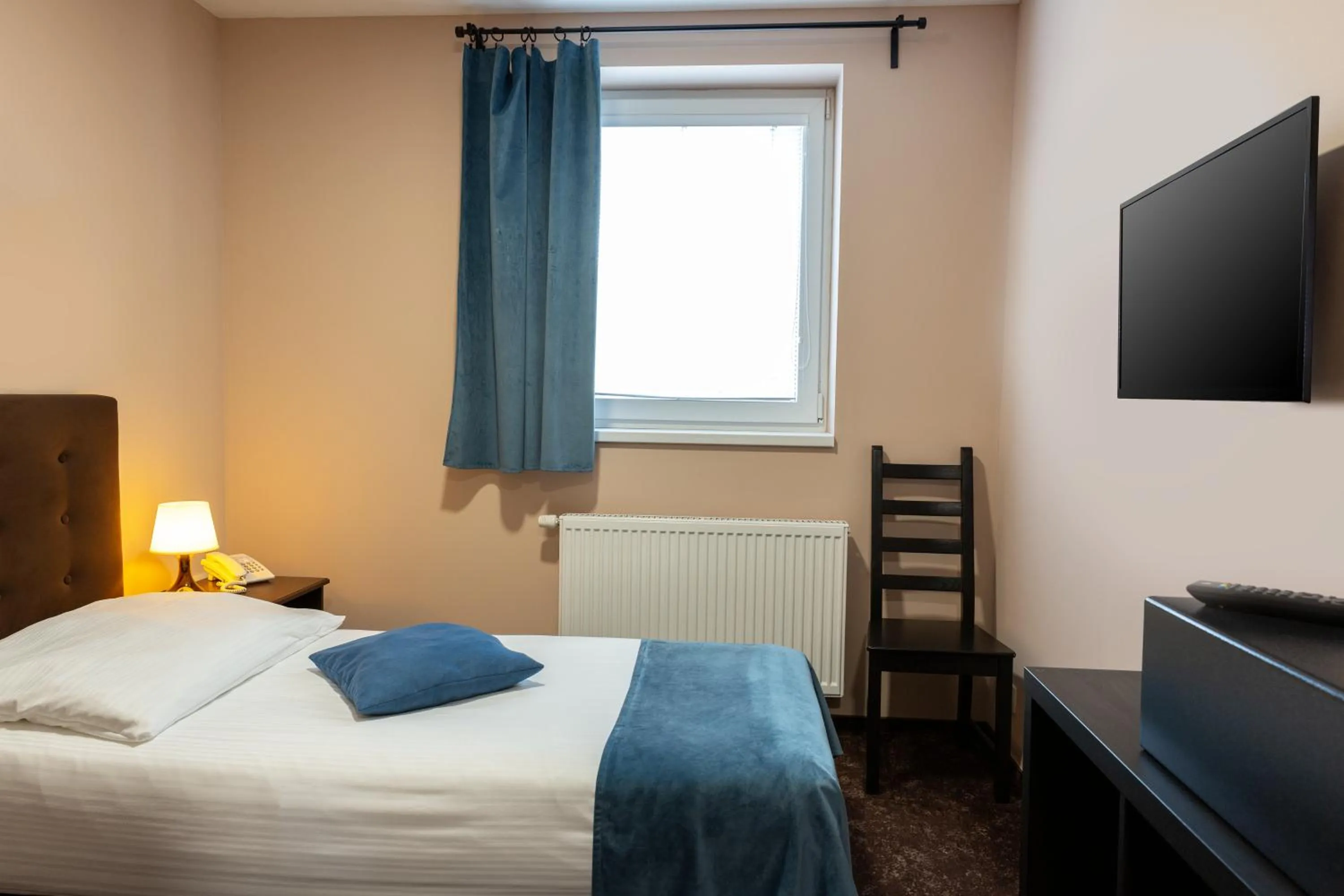 Bed in Hotel Max Inn