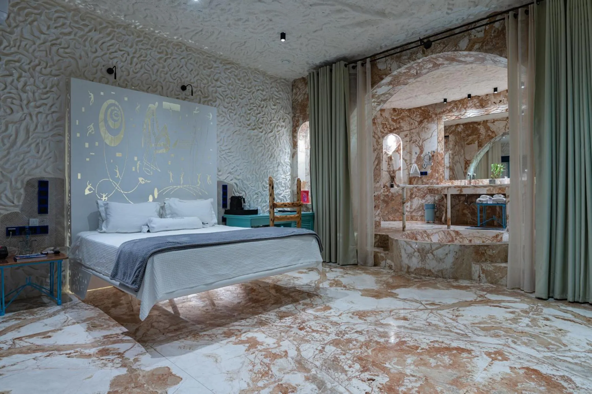 Bedroom, Bed in Calilo