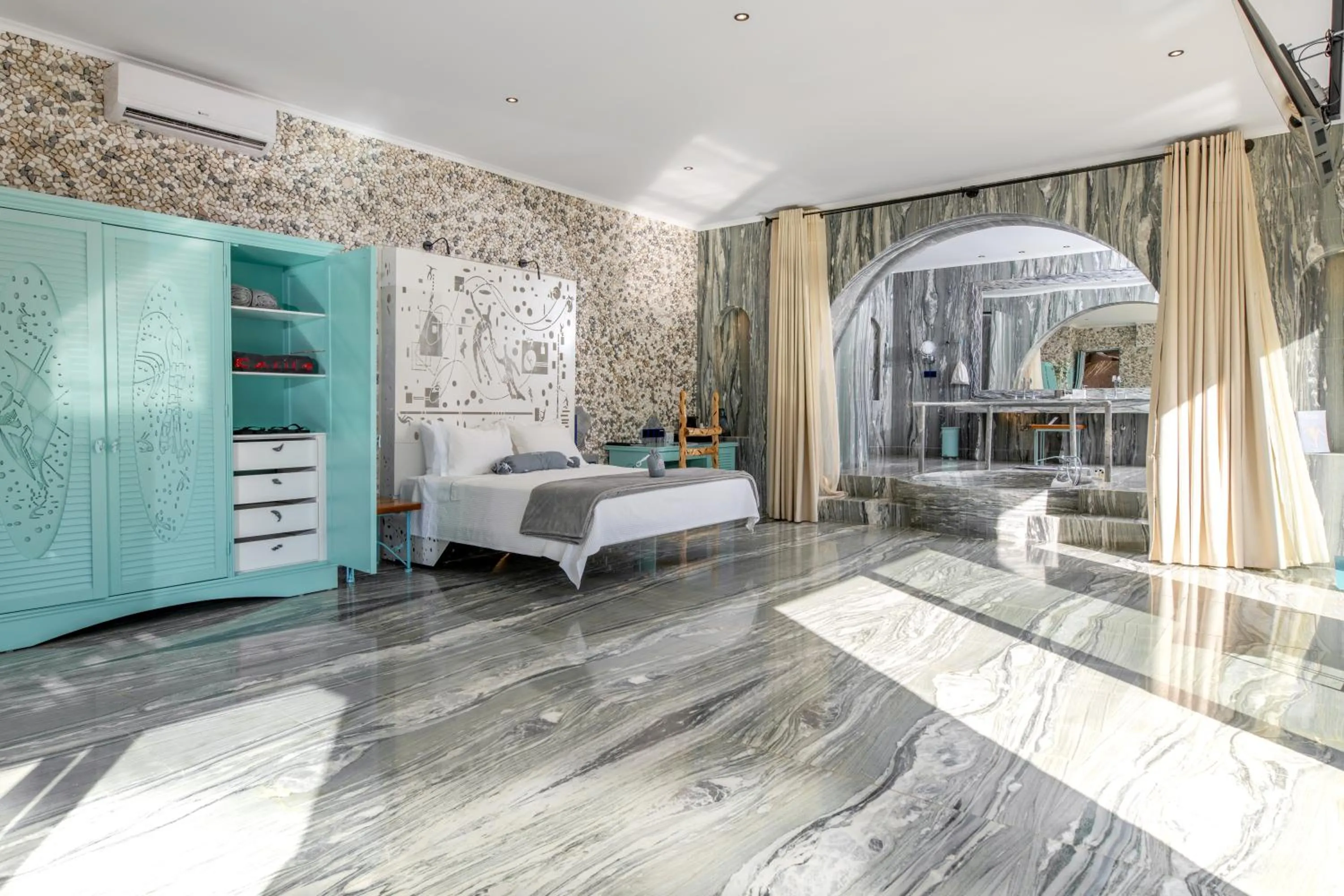 Bedroom, Bed in Calilo