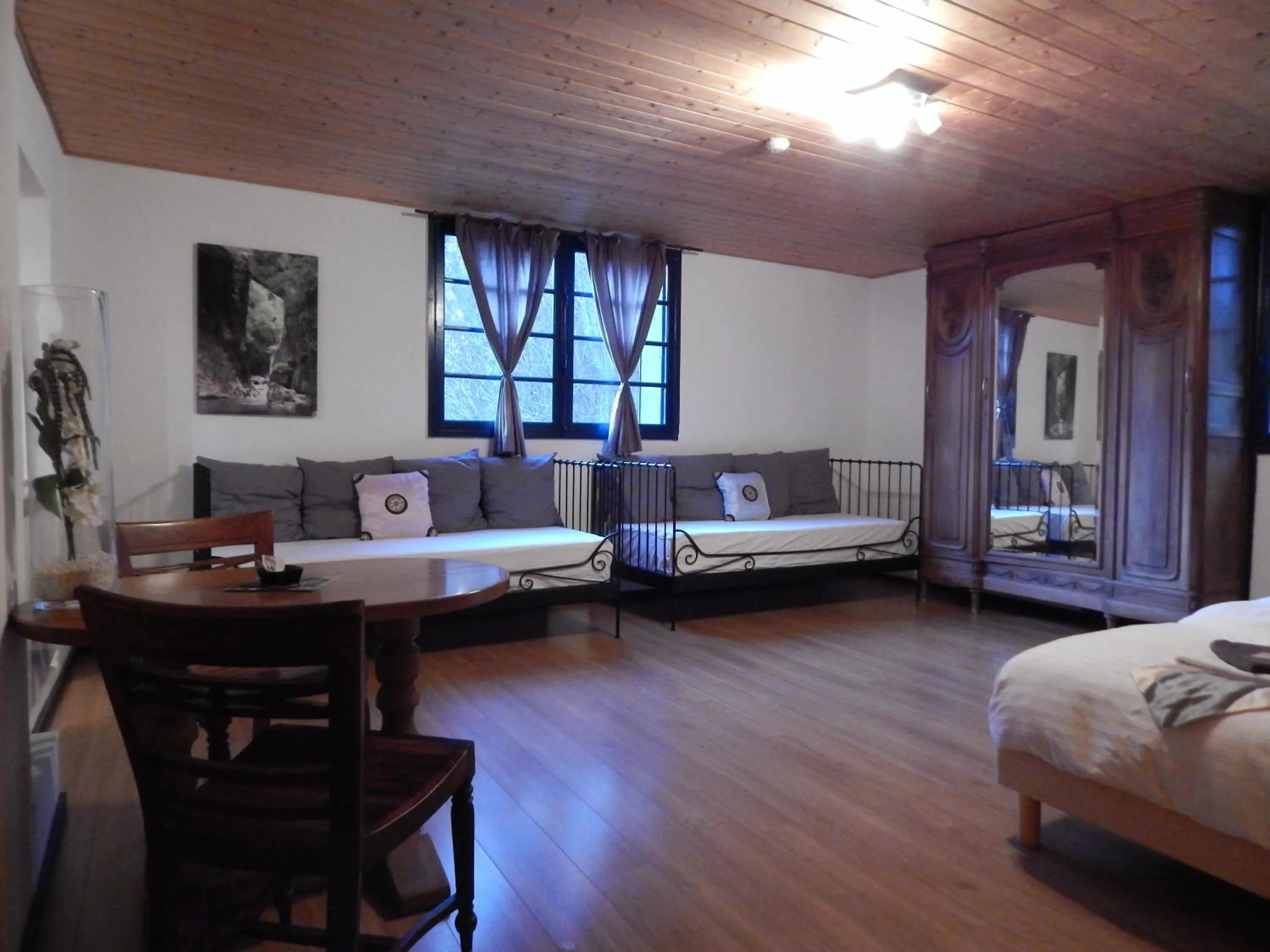 Bedroom, Bed in Pyrenées Emotions, Eco-responsables, Nature, Sports Aventures