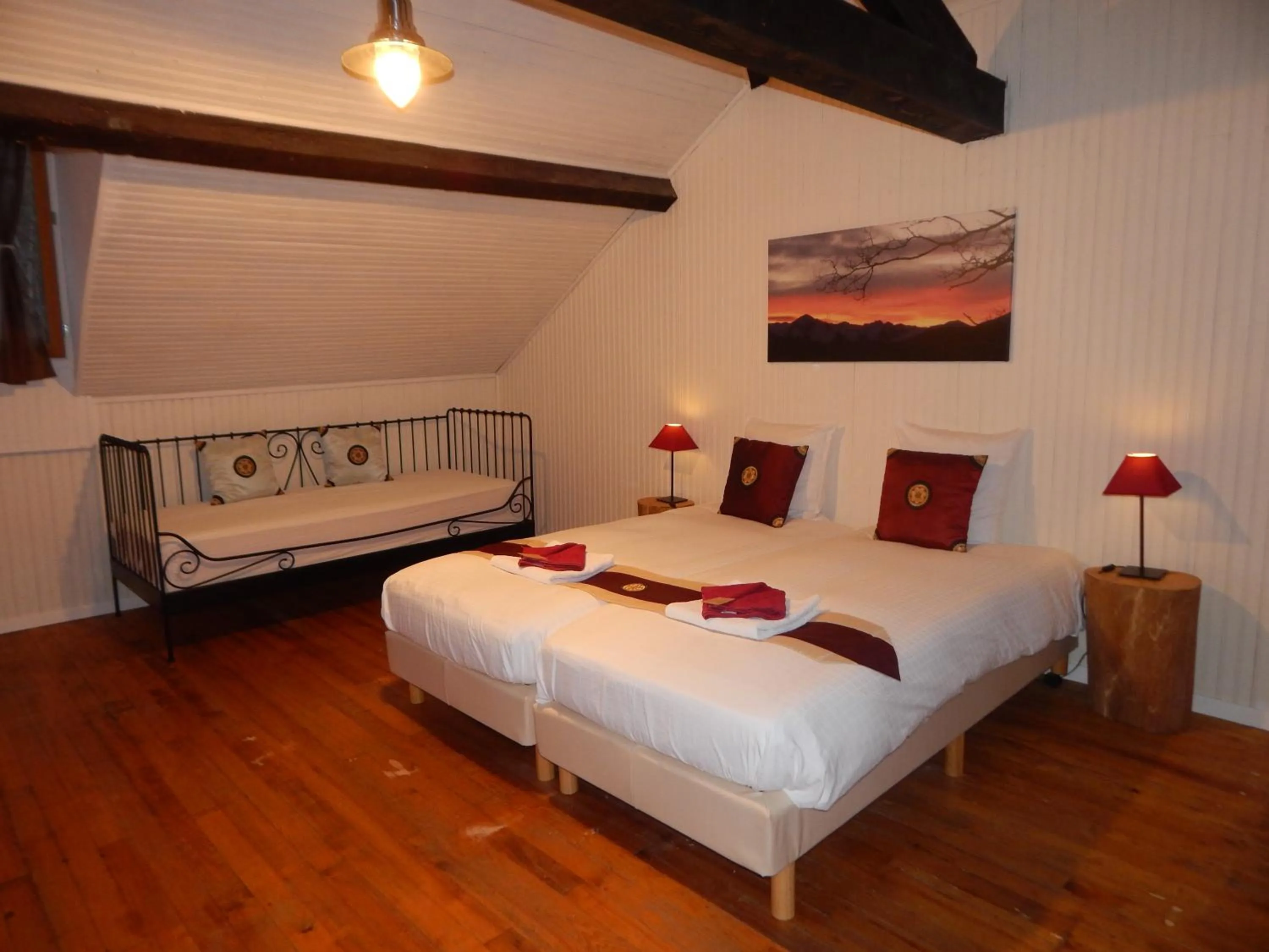 Bedroom, Bed in Pyrenées Emotions, Eco-responsables, Nature, Sports Aventures