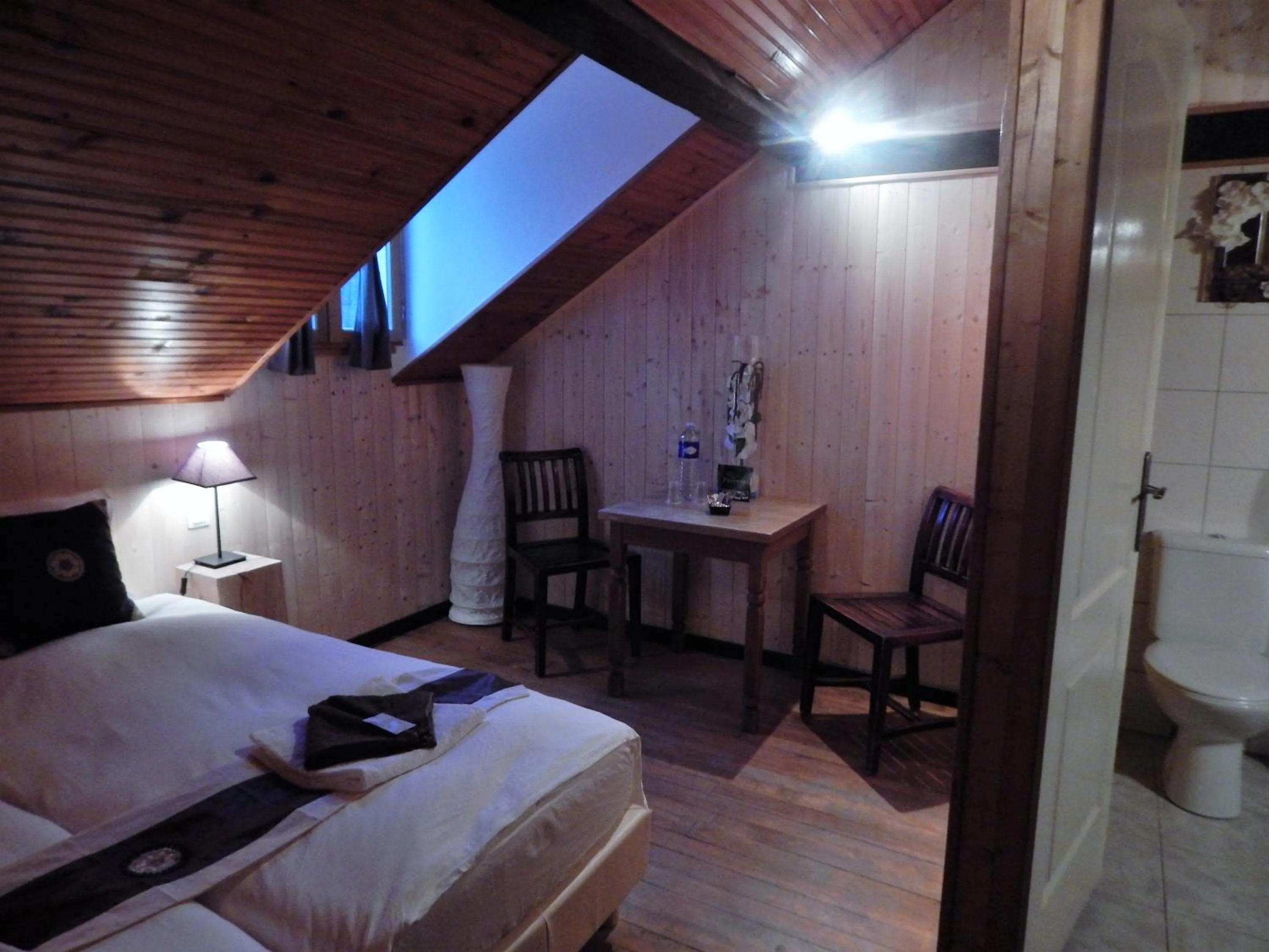 Bedroom, Bed in Pyrenées Emotions, Eco-responsables, Nature, Sports Aventures