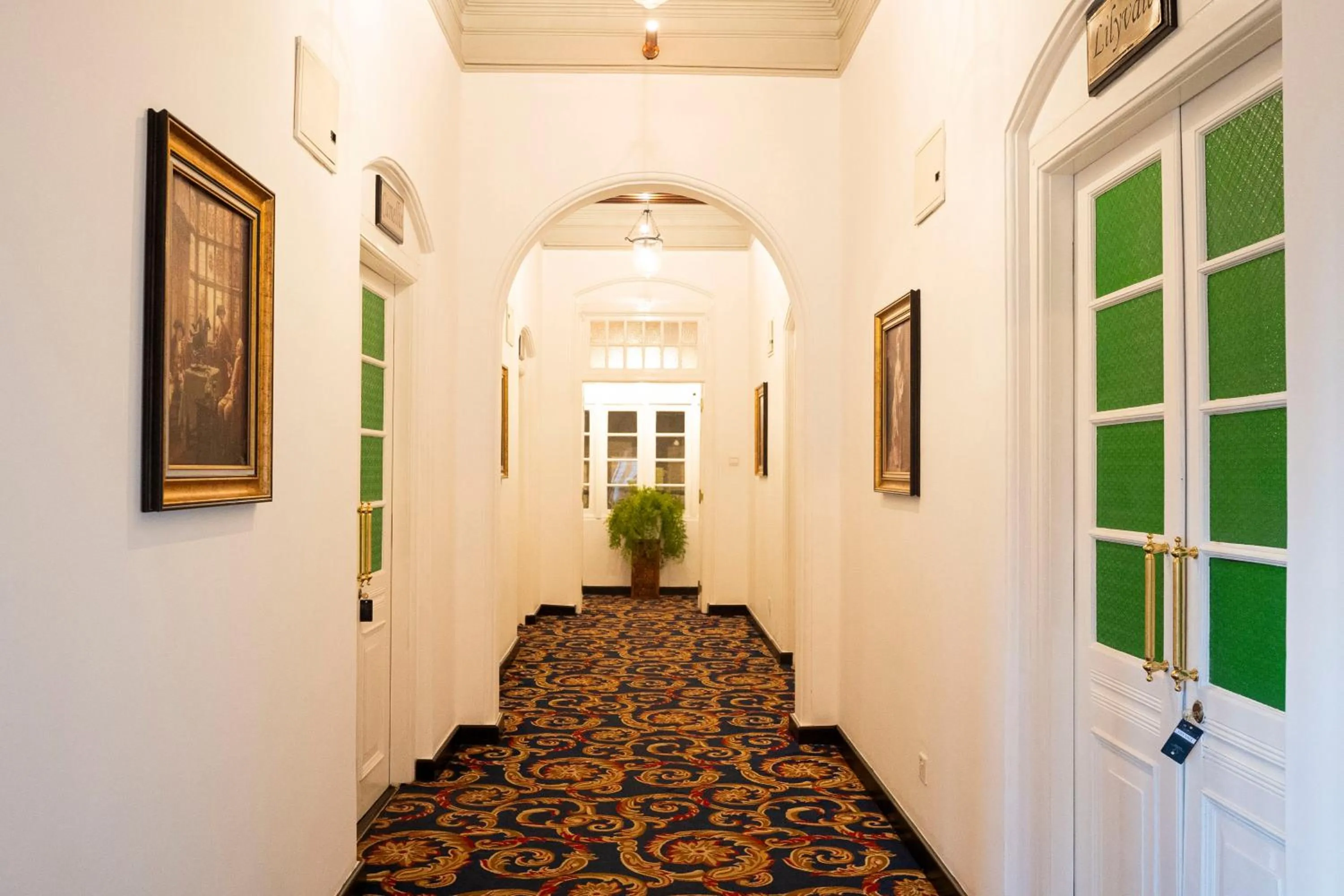 Facade/entrance in The Clovelly Bungalow