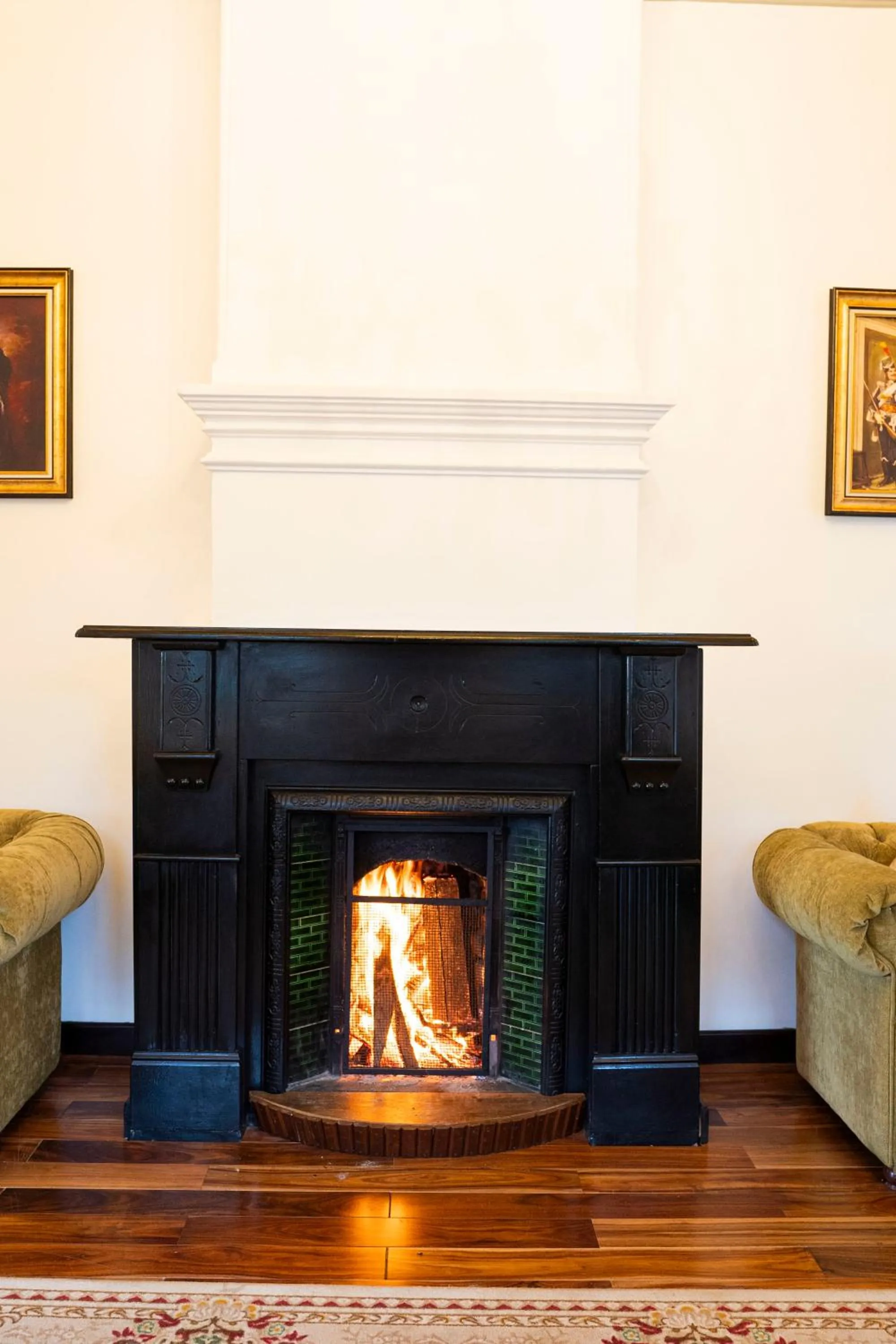 flat iron in The Clovelly Bungalow