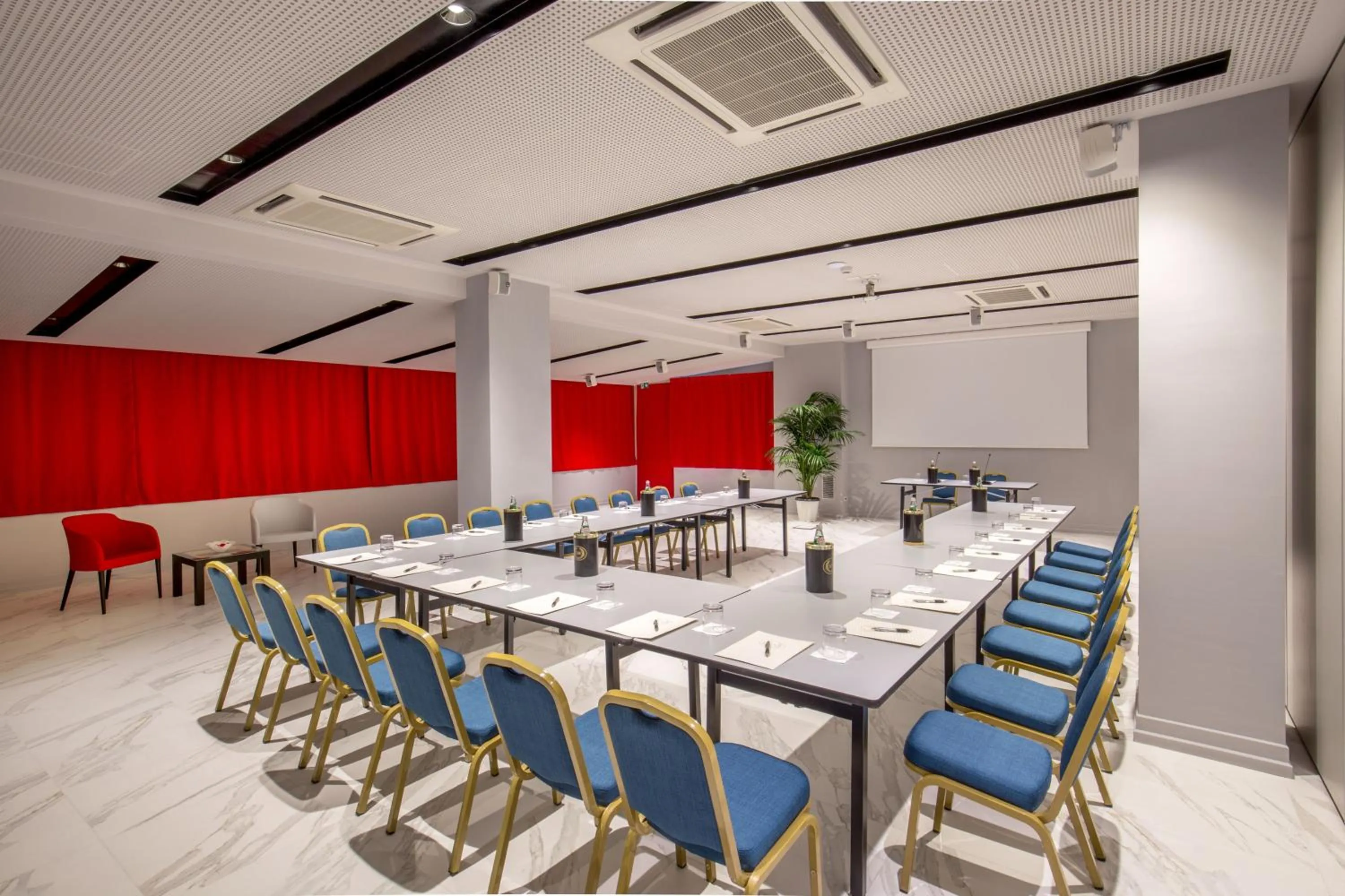 Business facilities in Hotel American Palace Eur