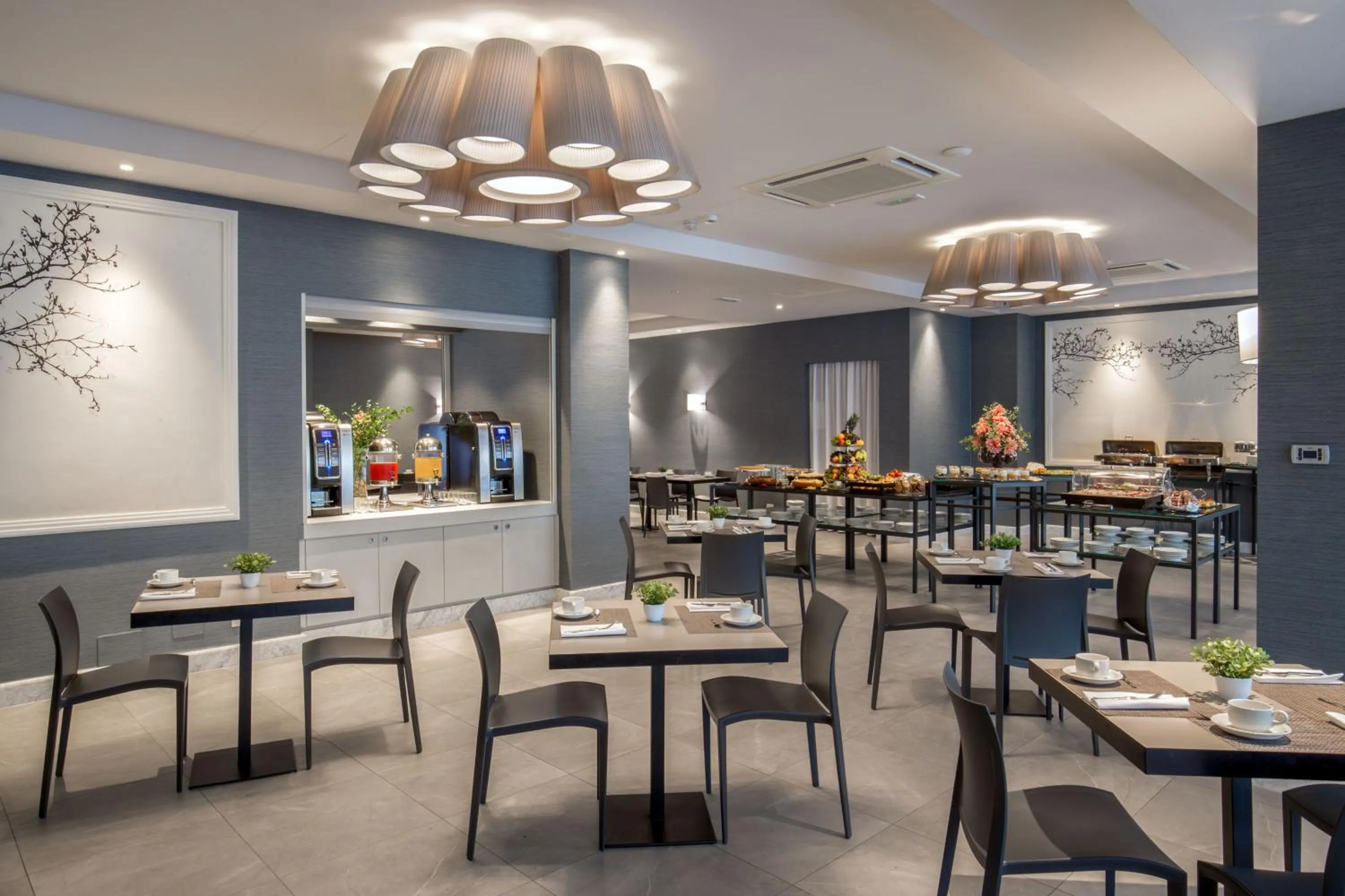 Restaurant/places to eat in Hotel American Palace Eur