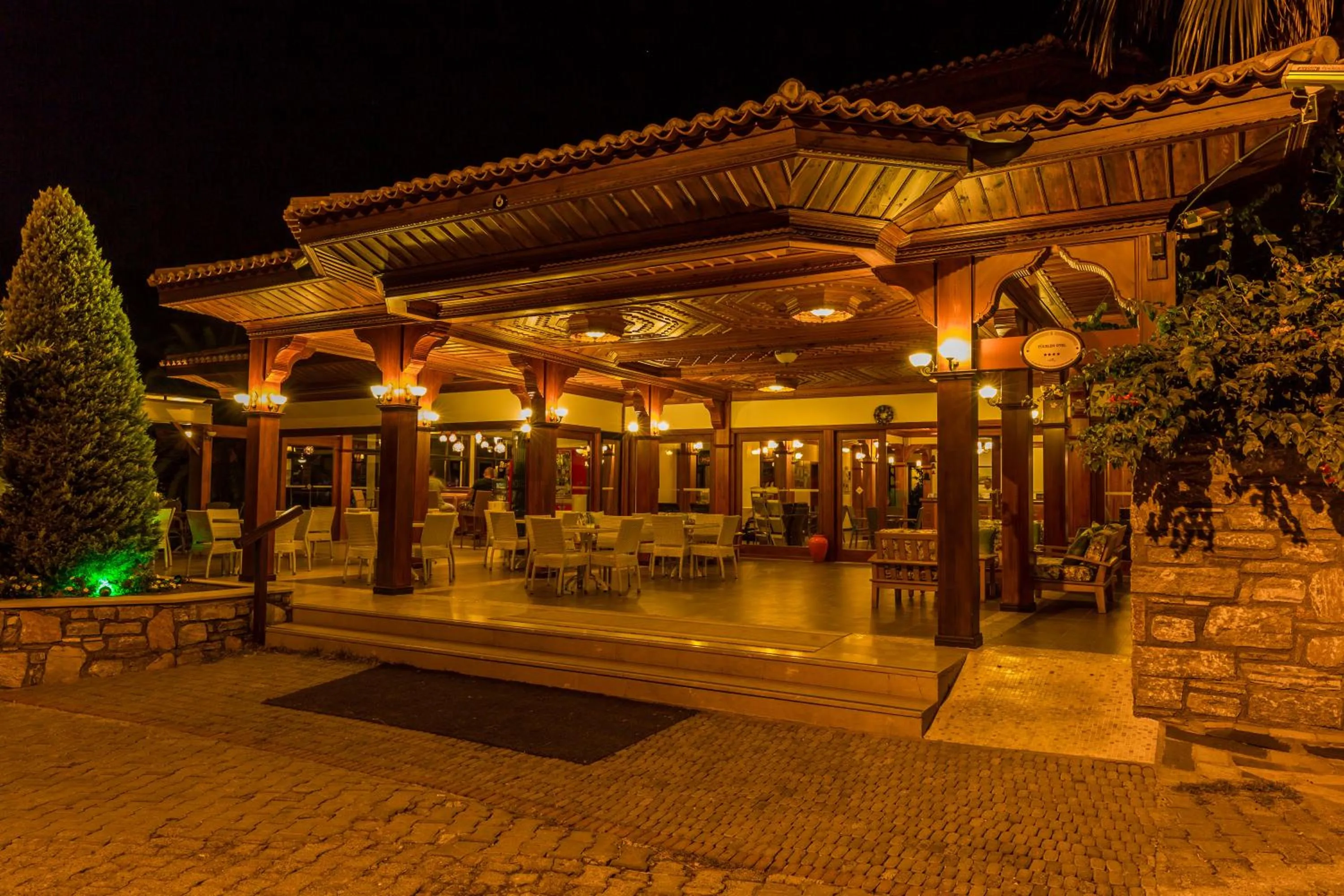 Facade/entrance in Yucelen Hotel