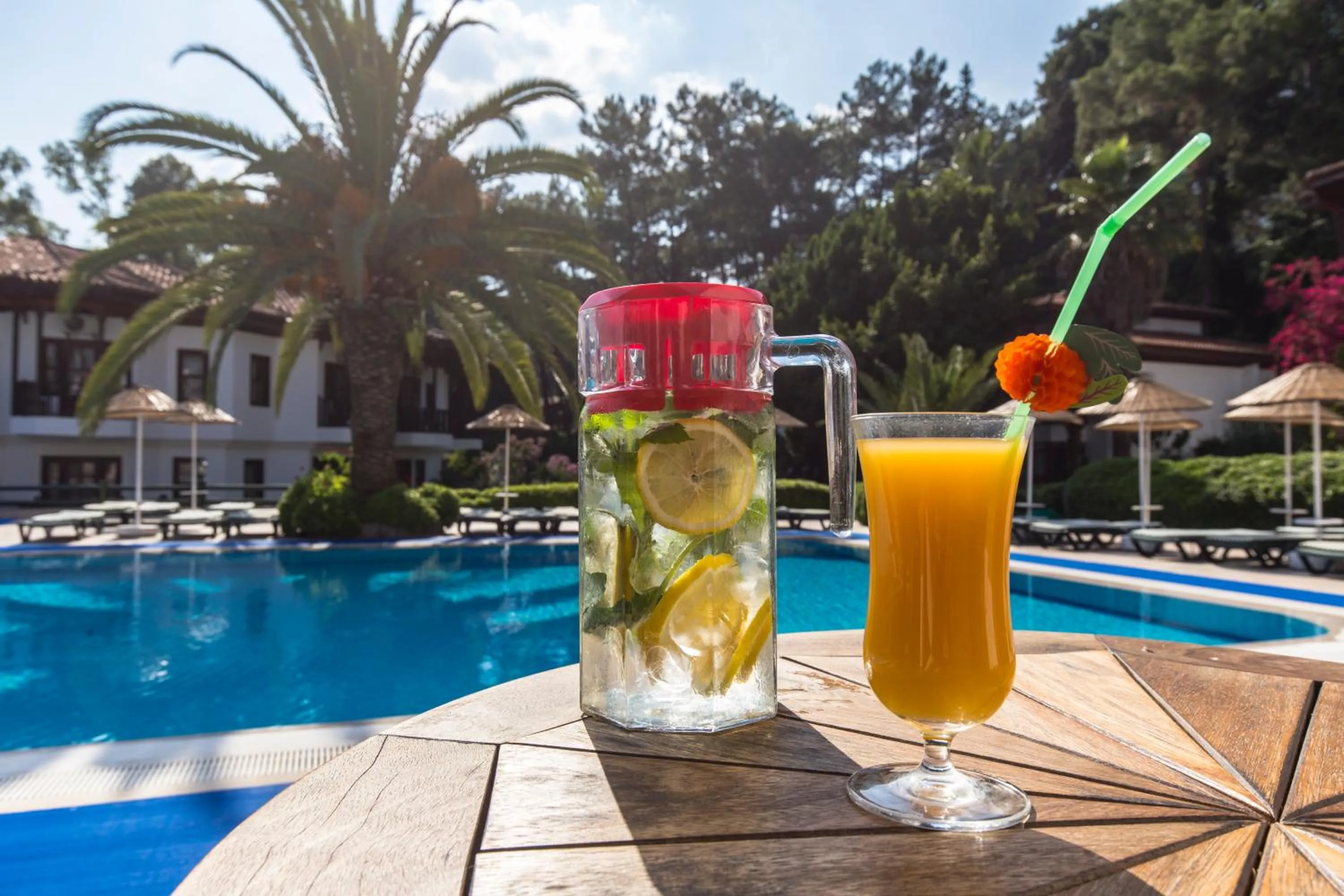 Swimming pool in Yucelen Hotel