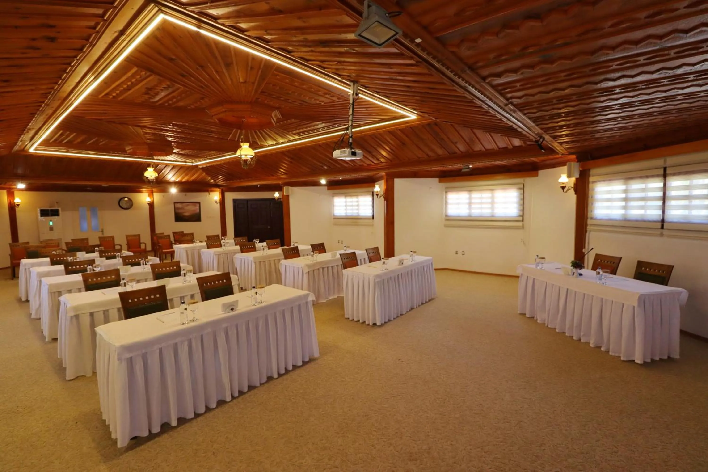Meeting/conference room in Yucelen Hotel