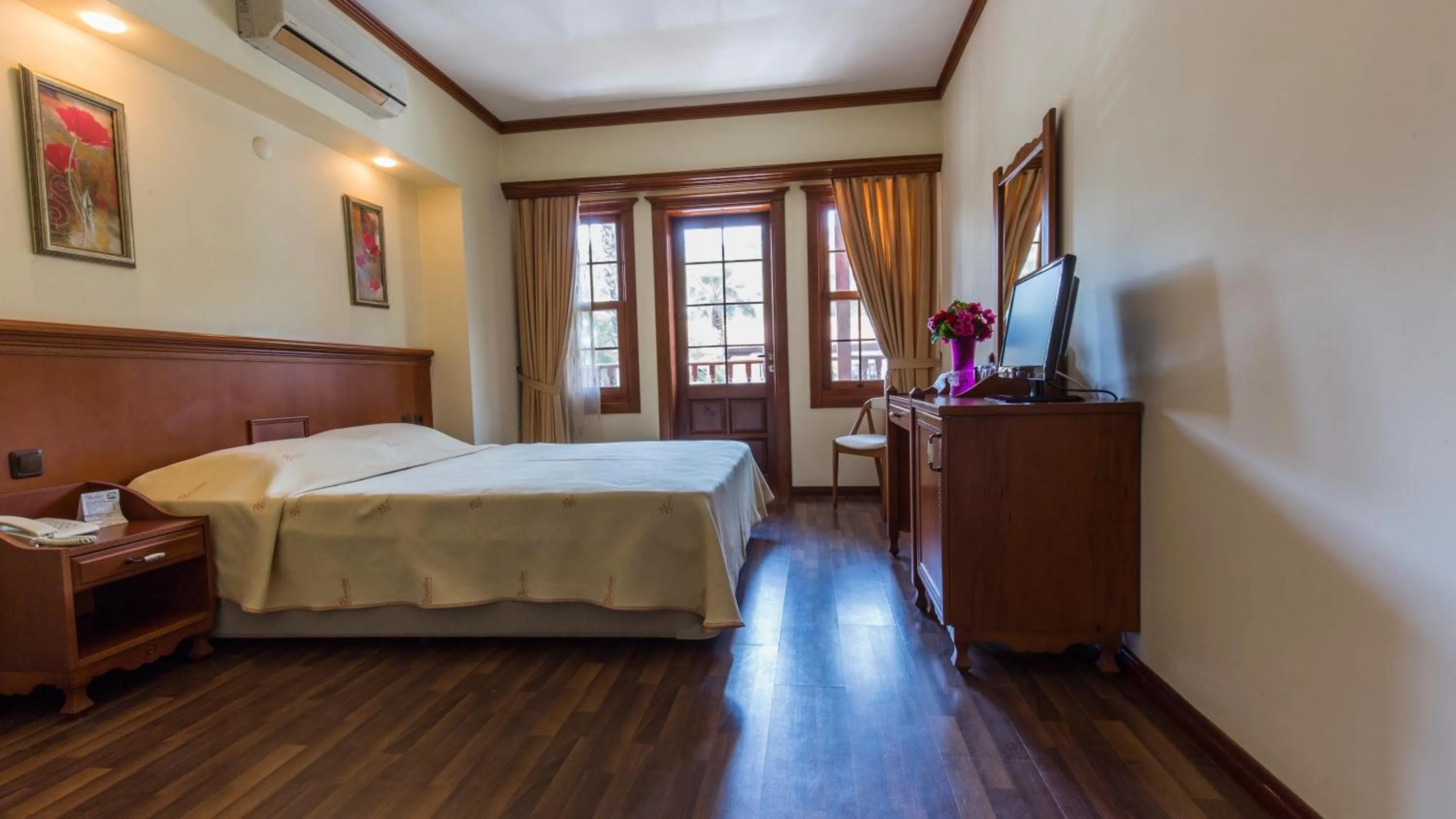 Photo of the whole room in Yucelen Hotel