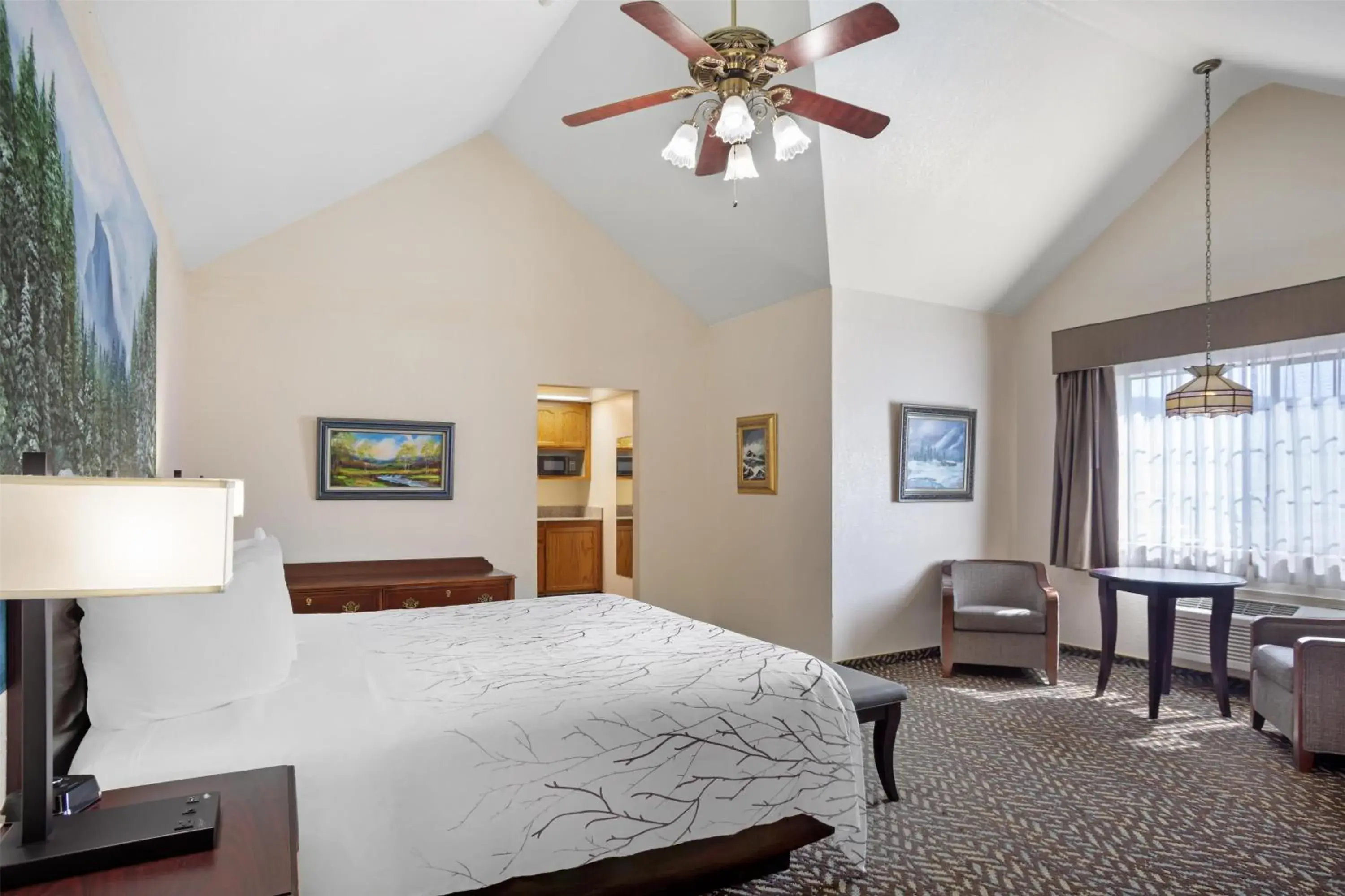 King Room - Non-Smoking in Best Western Plus Yosemite Gateway Inn King Room - Non-Smoking in Best Western Plus Yosemite Gateway Inn