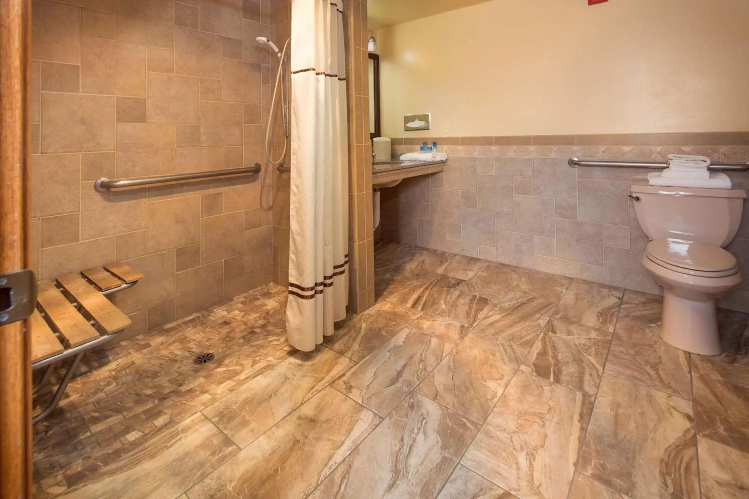 Queen Room with Two Queen Beds and Roll-In Shower - Disability Access in Best Western Plus Yosemite Gateway Inn Queen Room with Two Queen Beds and Roll-In Shower - Disability Access in Best Western Plus Yosemite Gateway Inn