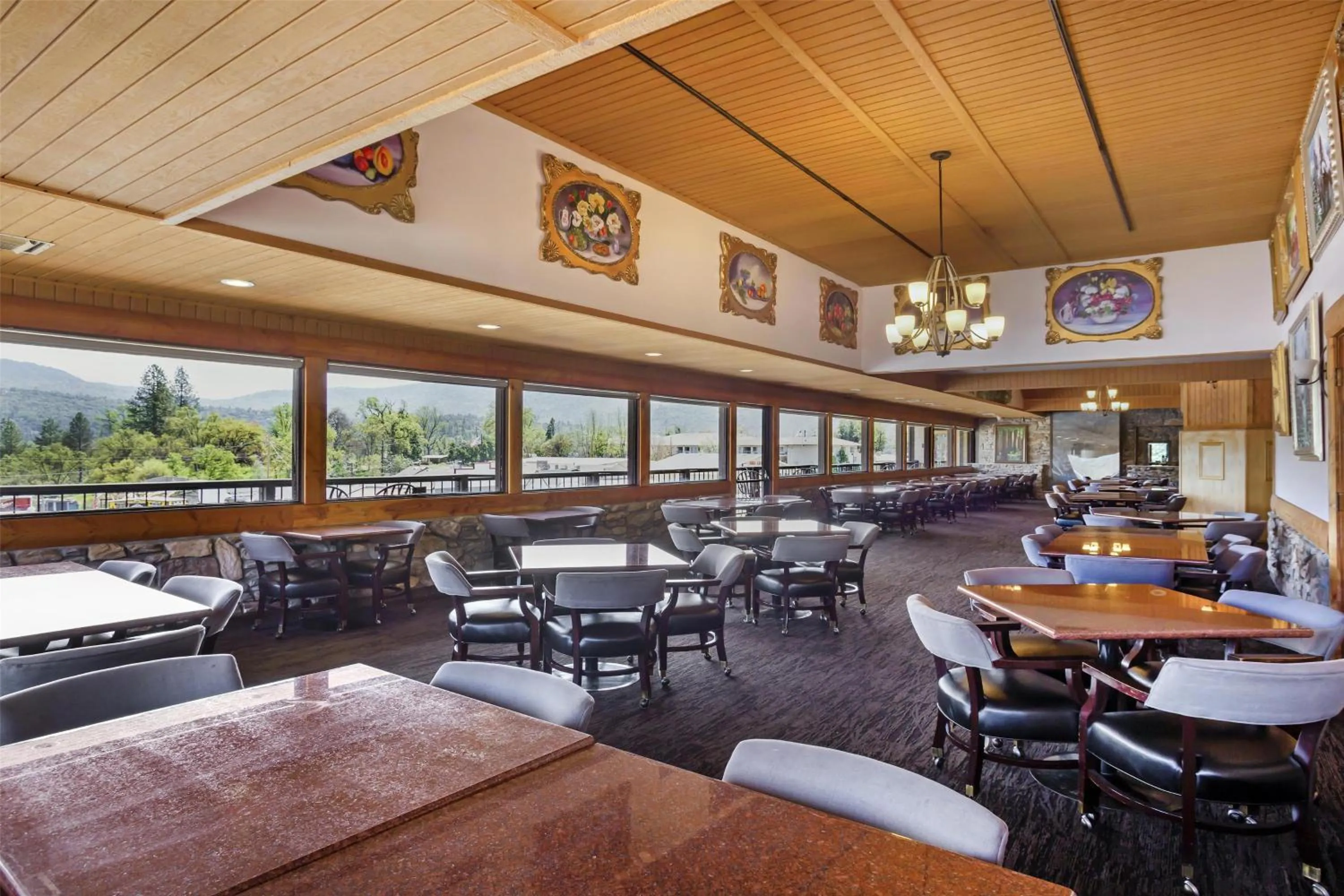 Breakfast in Best Western Plus Yosemite Gateway Inn