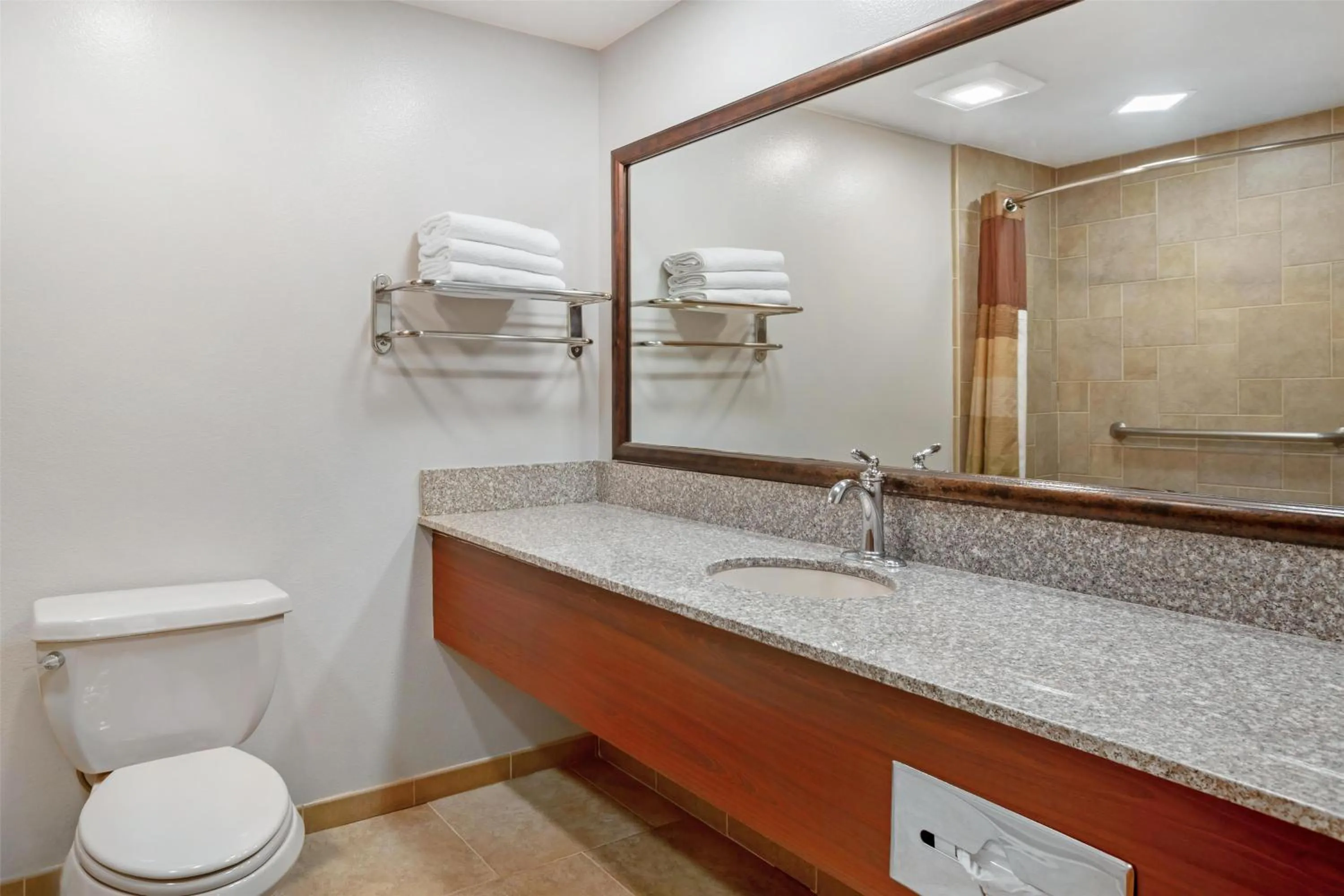 Bathroom in Best Western Plus Yosemite Gateway Inn