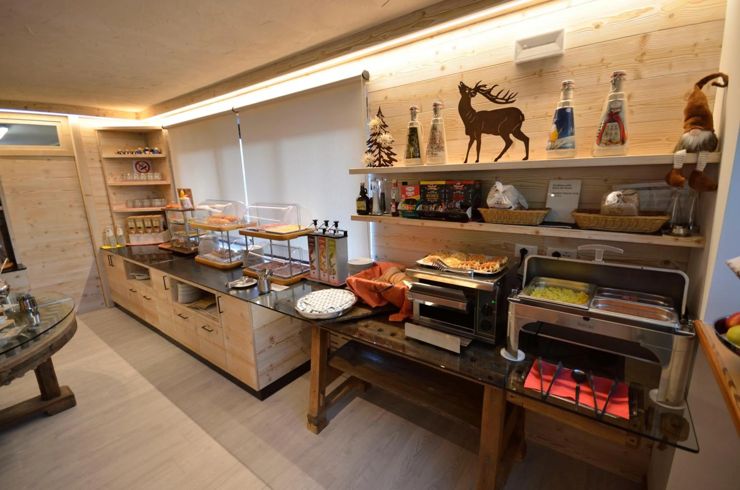 Buffet breakfast in Hotel Cime D'Oro