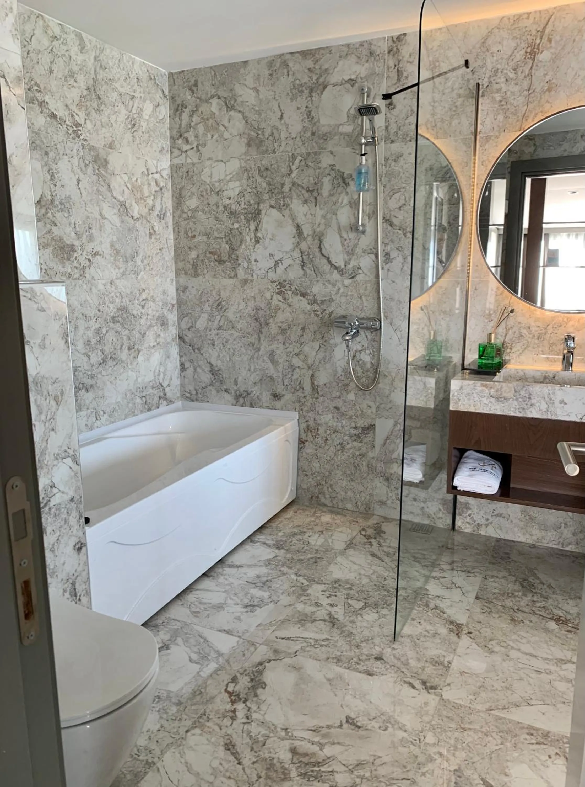 Shower in Istanbul Park Hotel