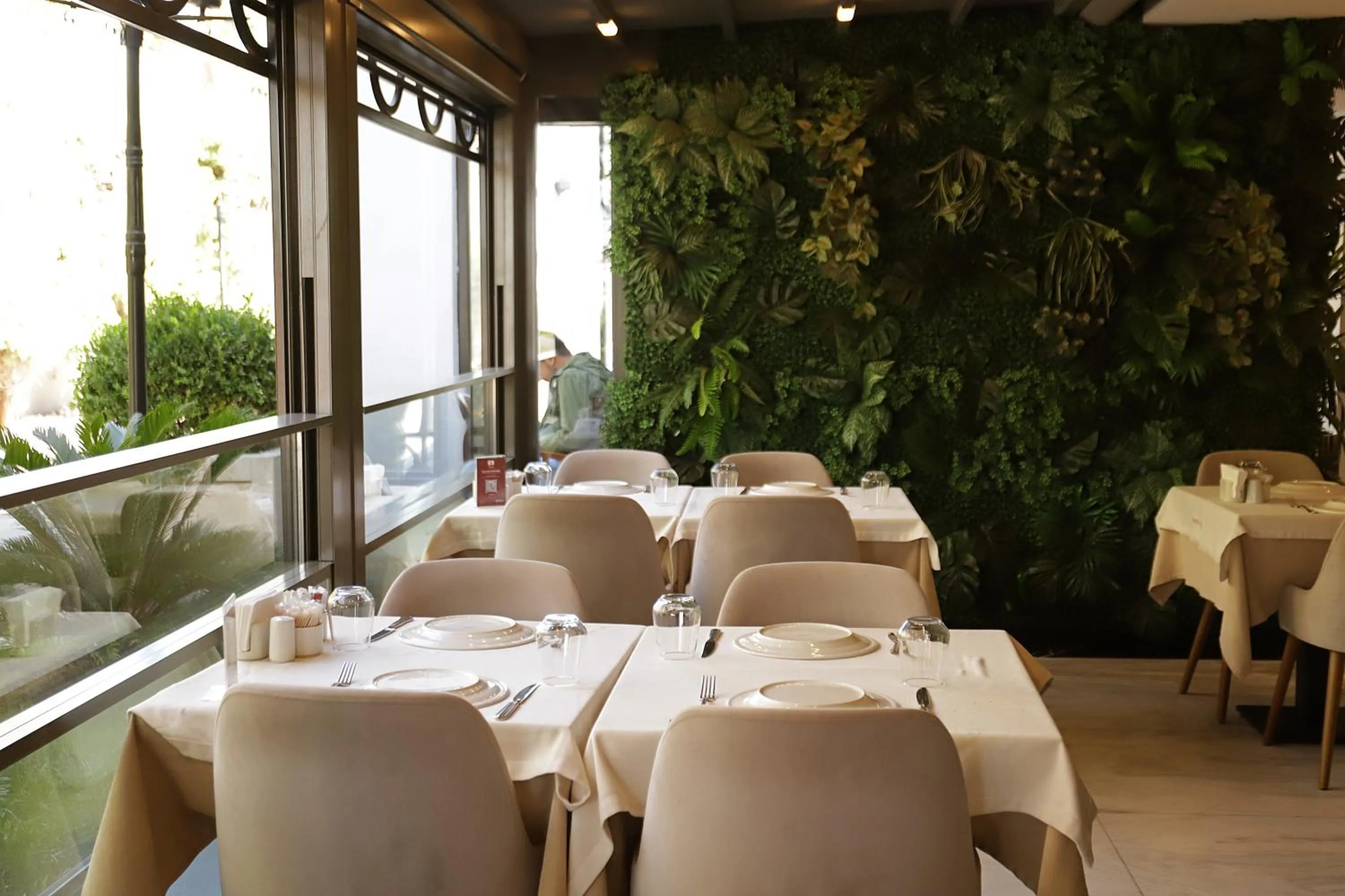 Restaurant/places to eat in Istanbul Park Hotel