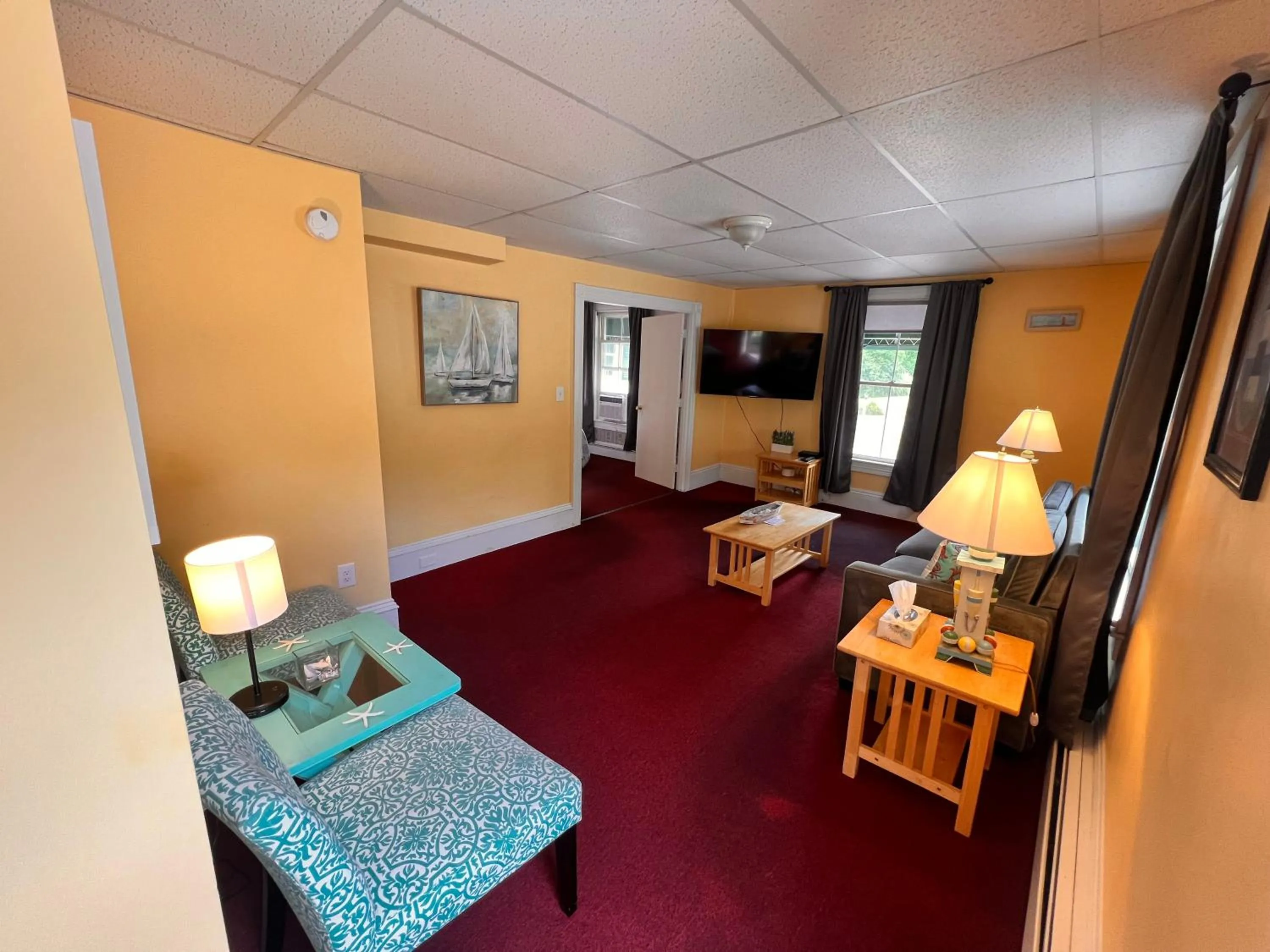 Living room, Bed in Claddagh Motel & Suites