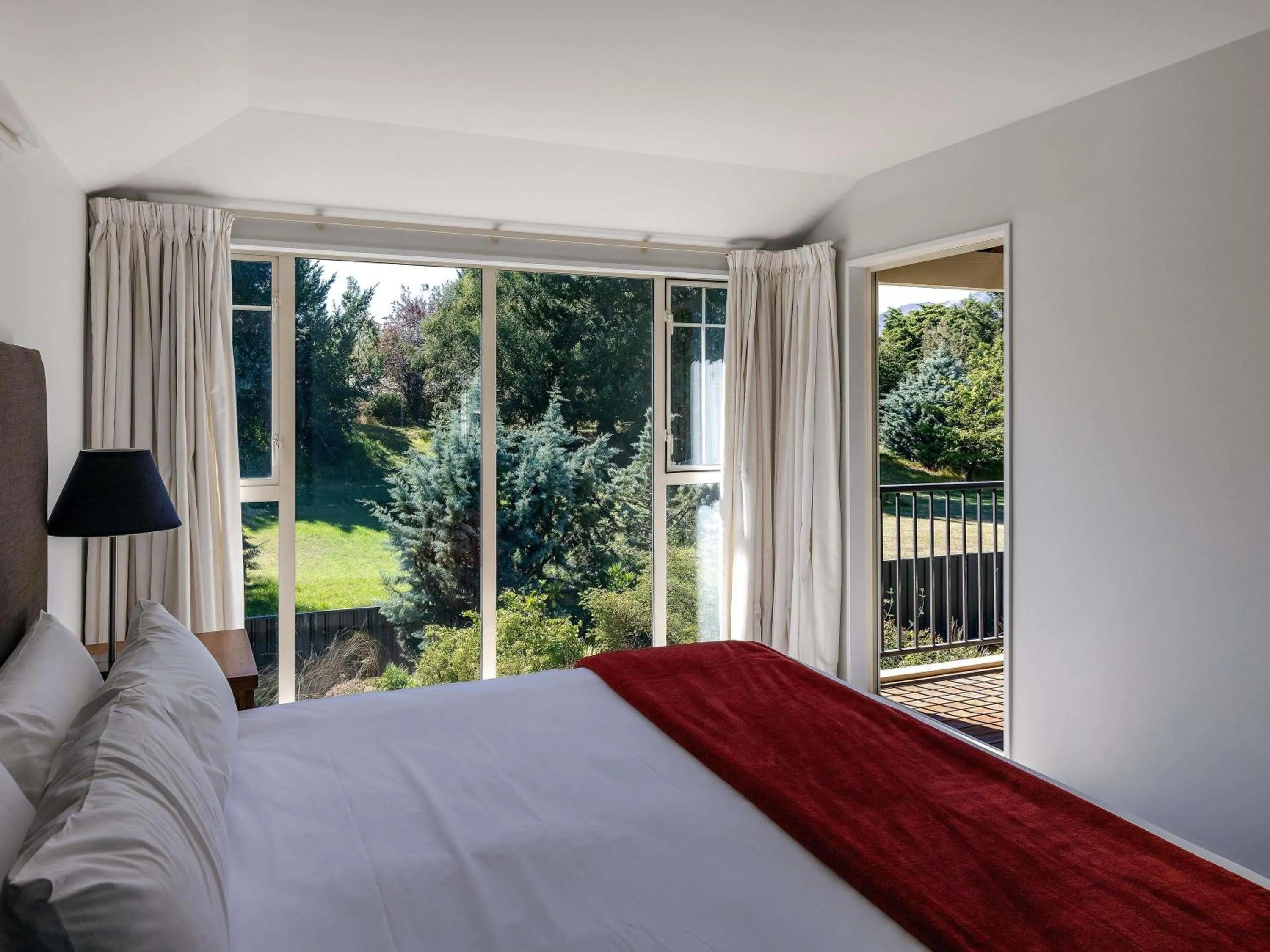 Bedroom, Bed in Mantra Lake Tekapo