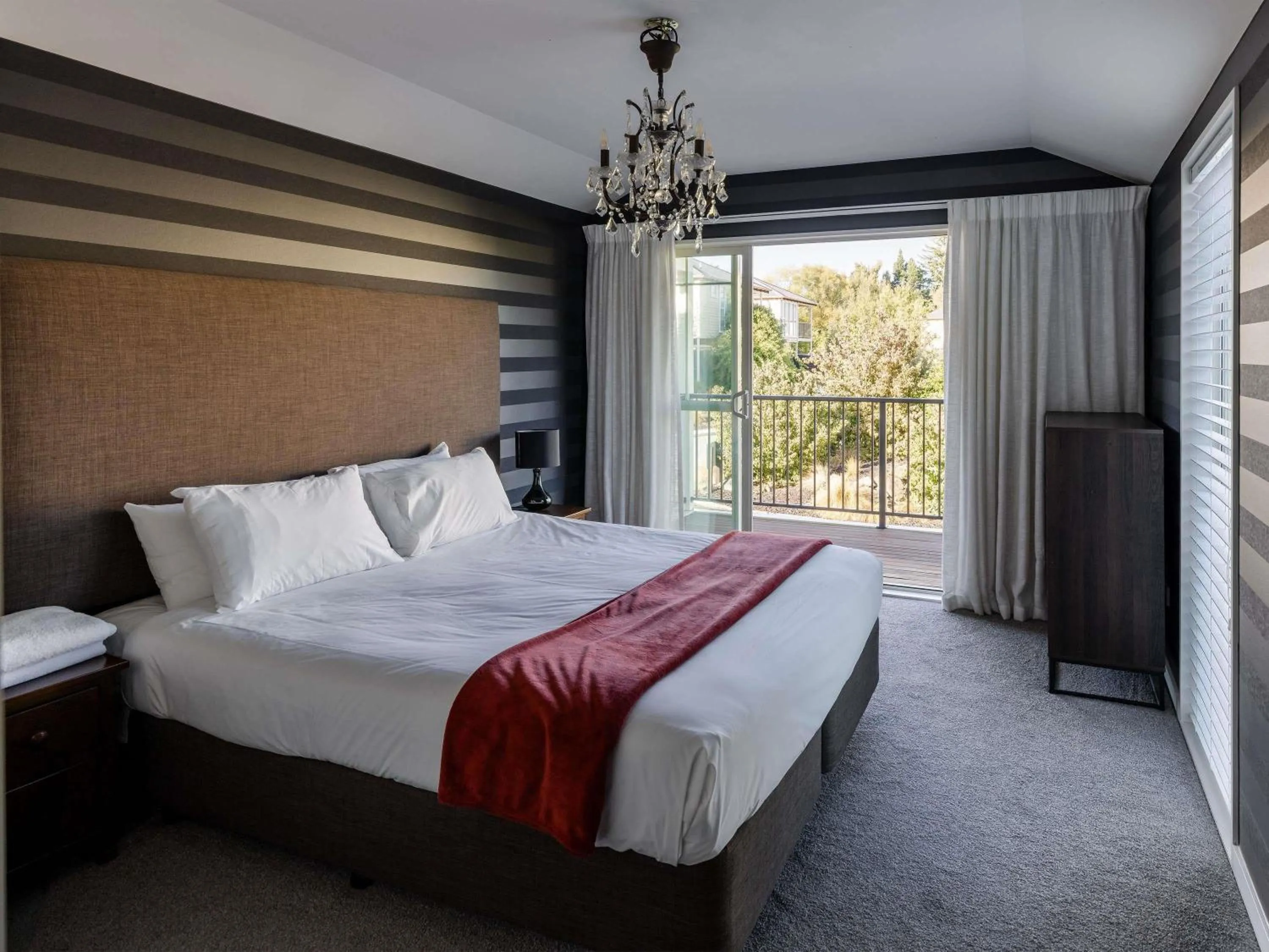 Bedroom, Bed in Mantra Lake Tekapo