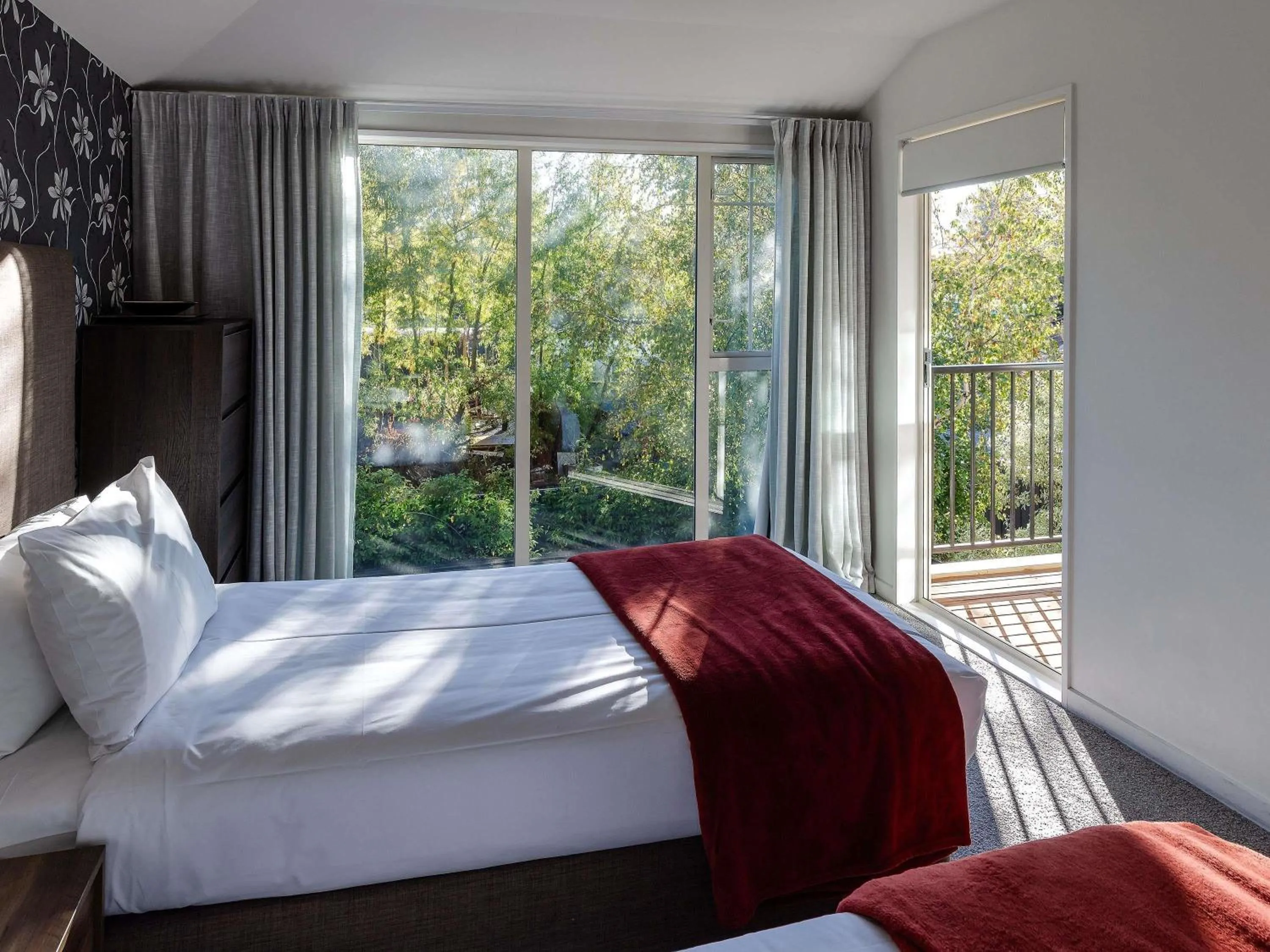 Bedroom, Bed in Mantra Lake Tekapo