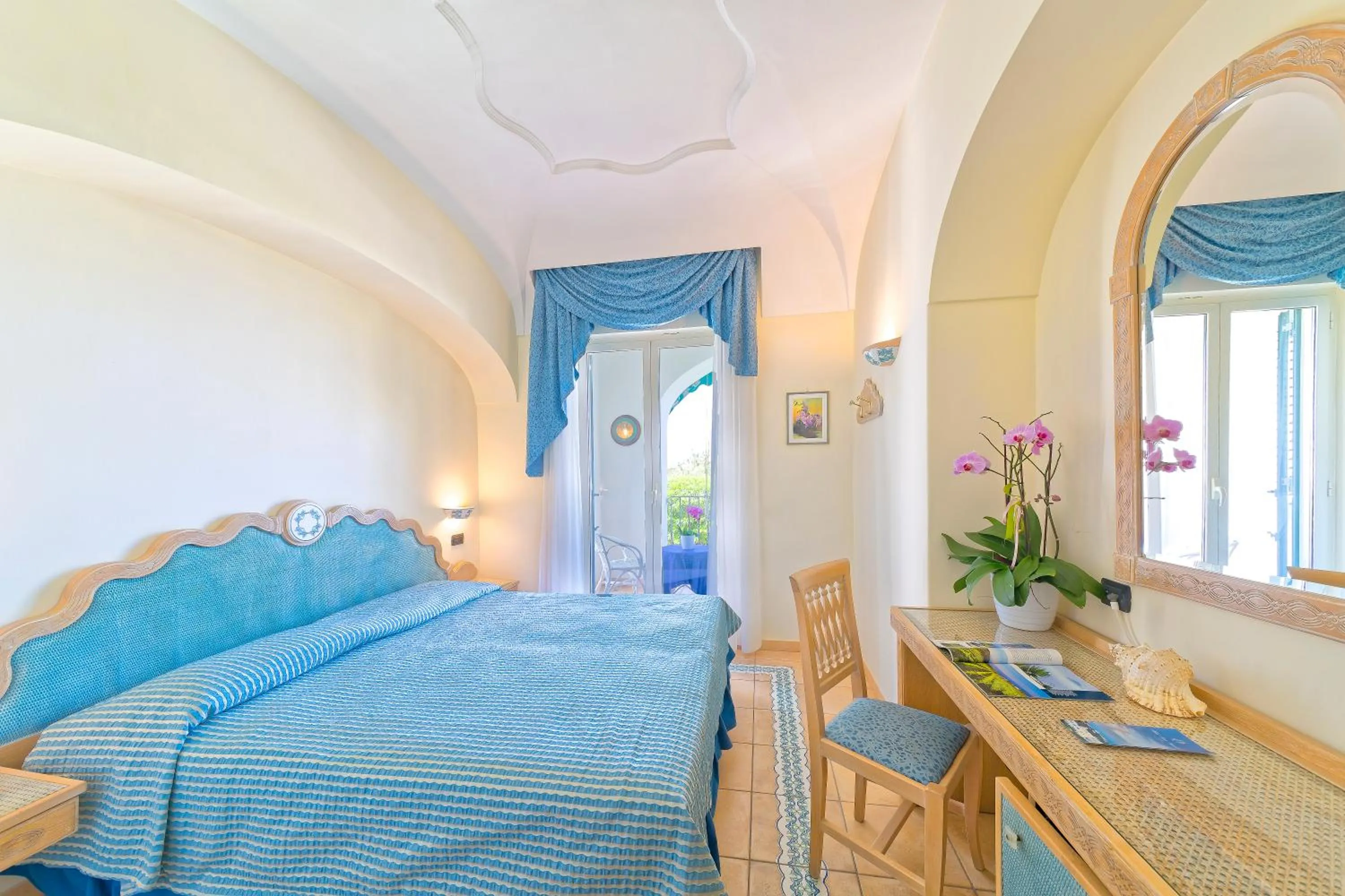 Bed in Hotel Punta Imperatore