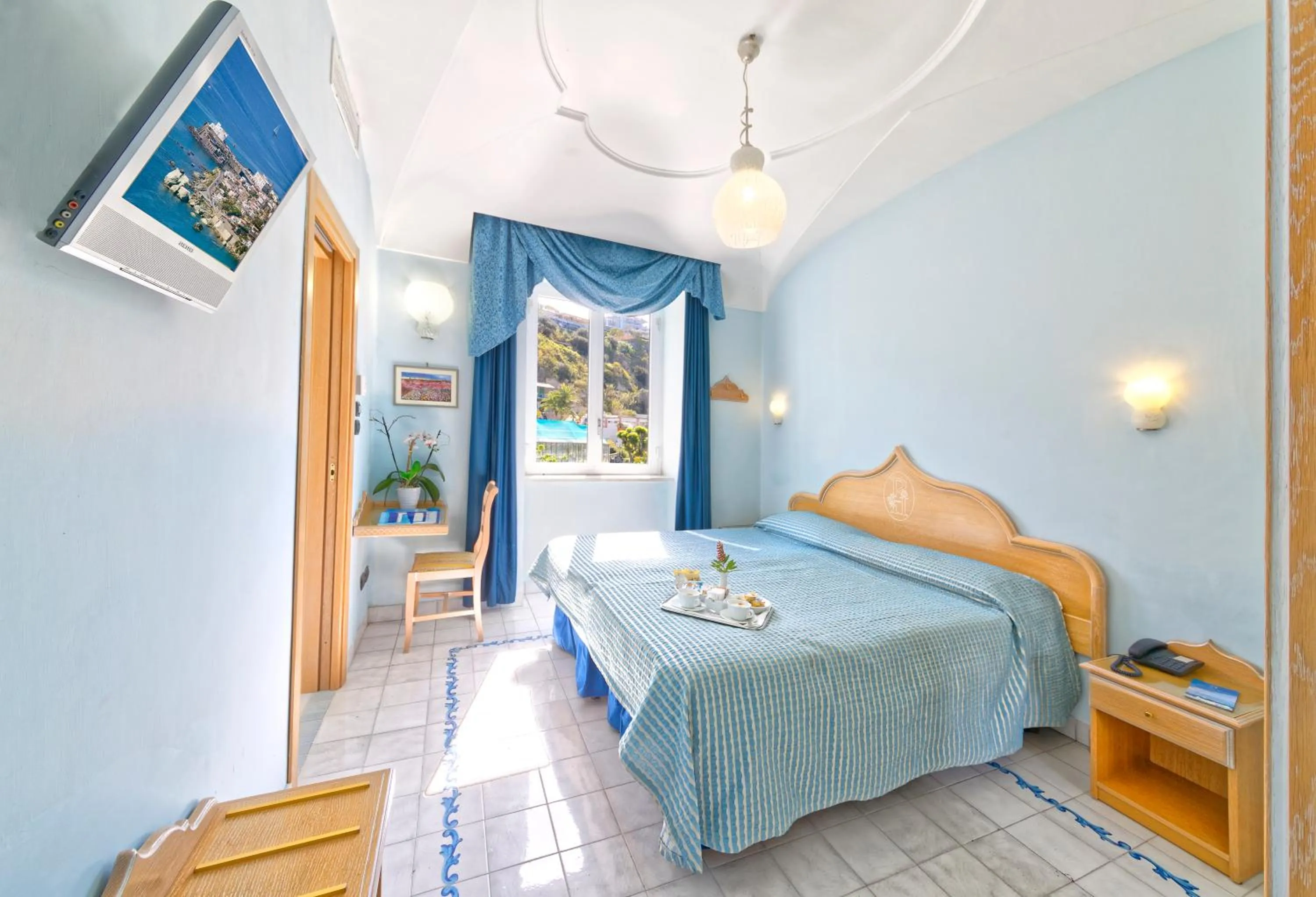 Bed in Hotel Punta Imperatore