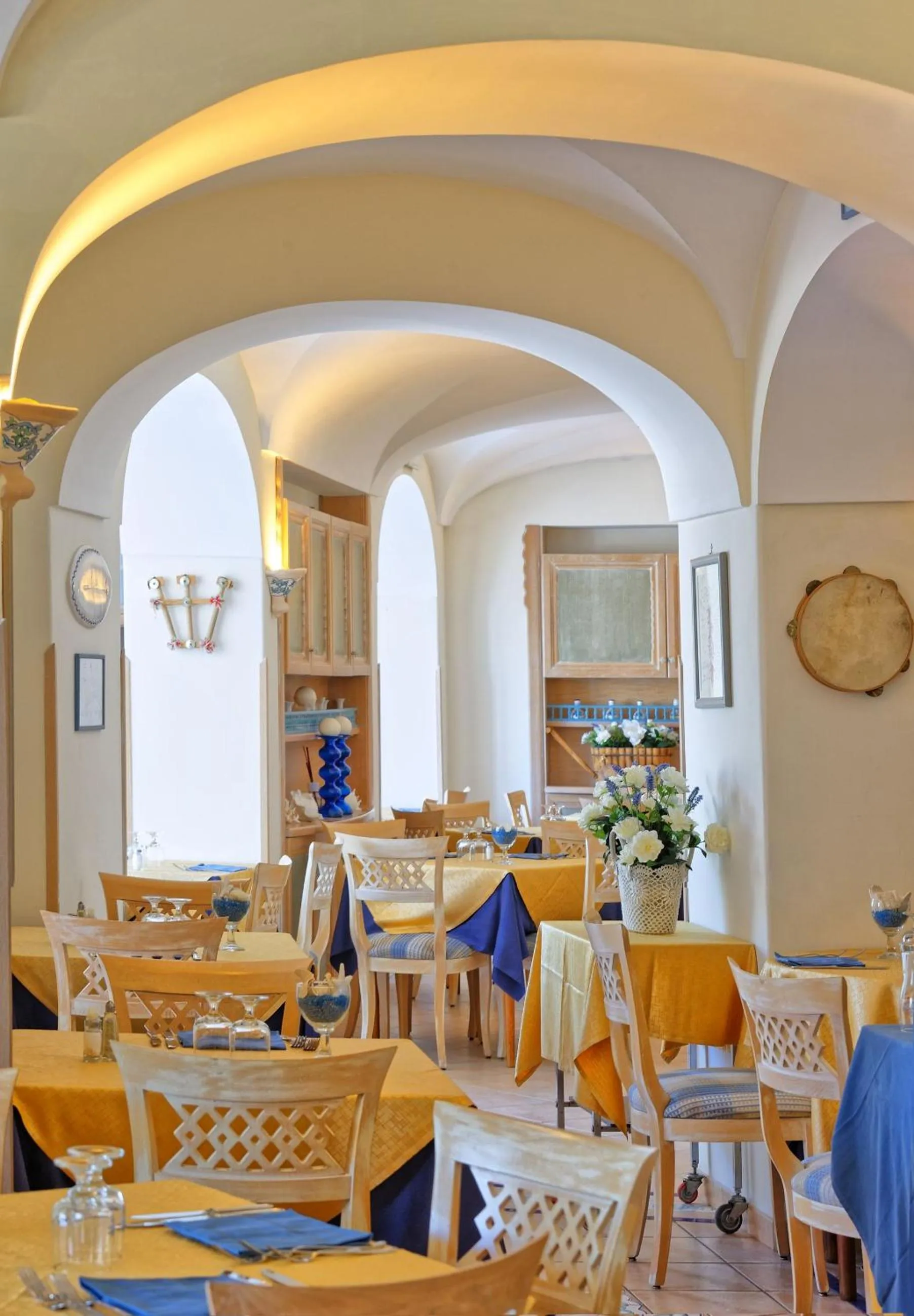 Restaurant/places to eat in Hotel Punta Imperatore