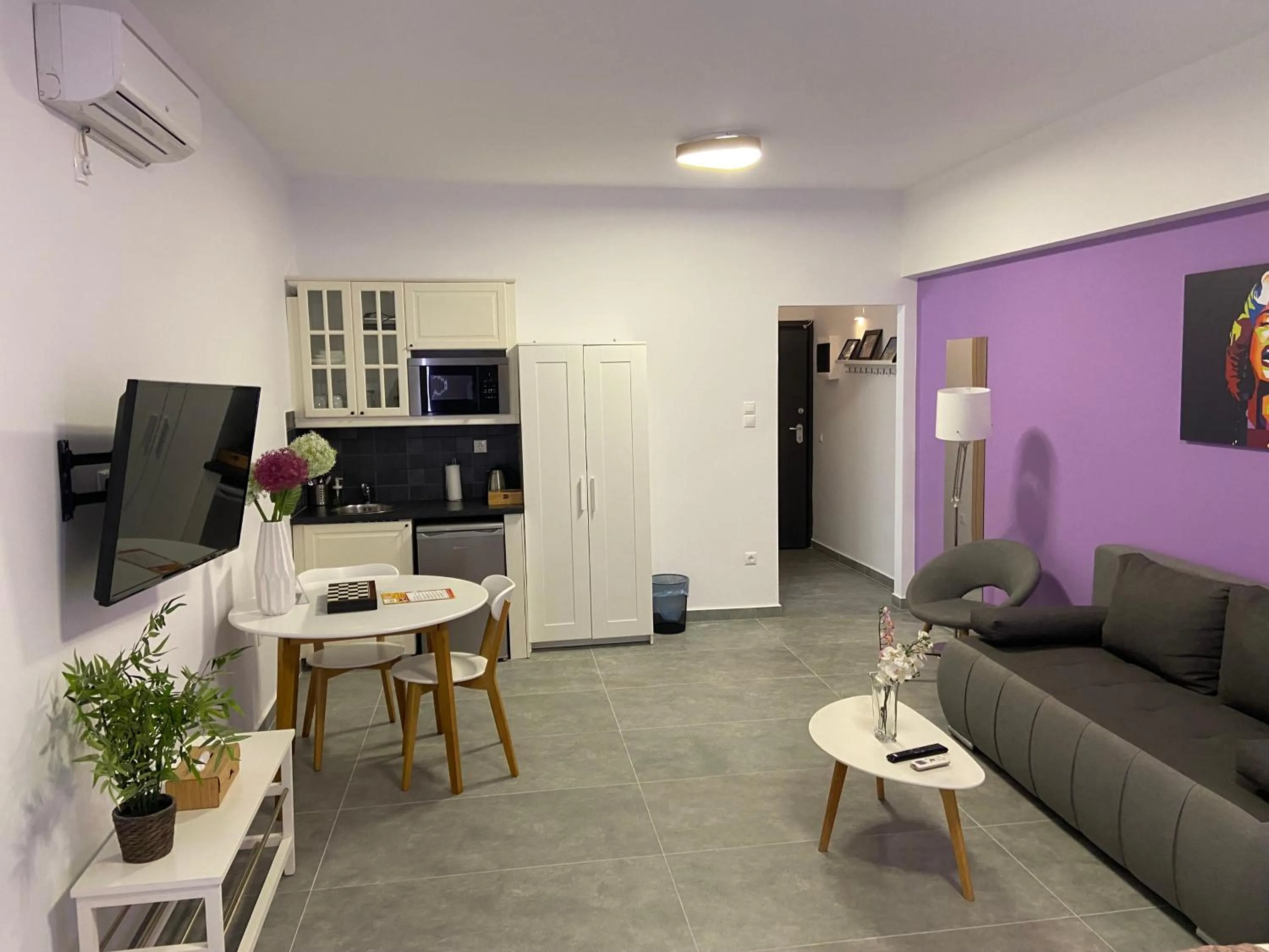 Photo of the whole room in Connect Suites